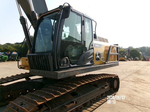 2022 John Deere 250GL