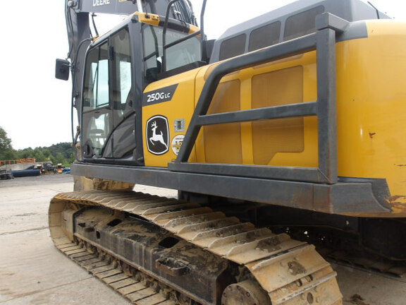 2022 John Deere 250GL