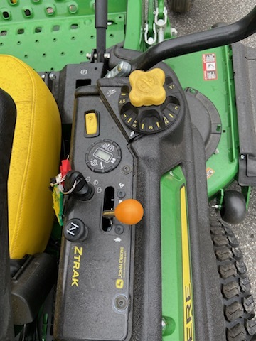 2025 John Deere Z920M Image 8