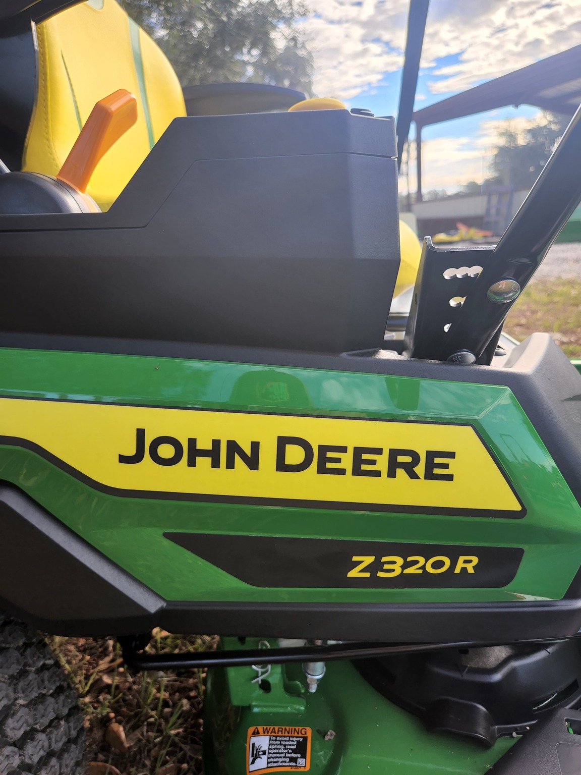 2023 John Deere Z320R Image 8