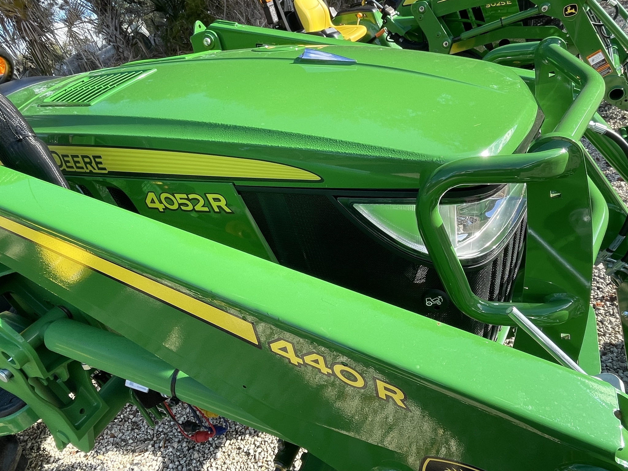 2023 John Deere 4052R Image 4