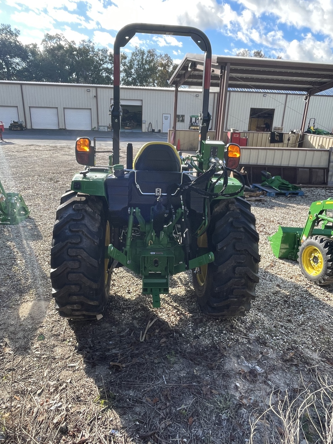 2023 John Deere 4052R Image 3