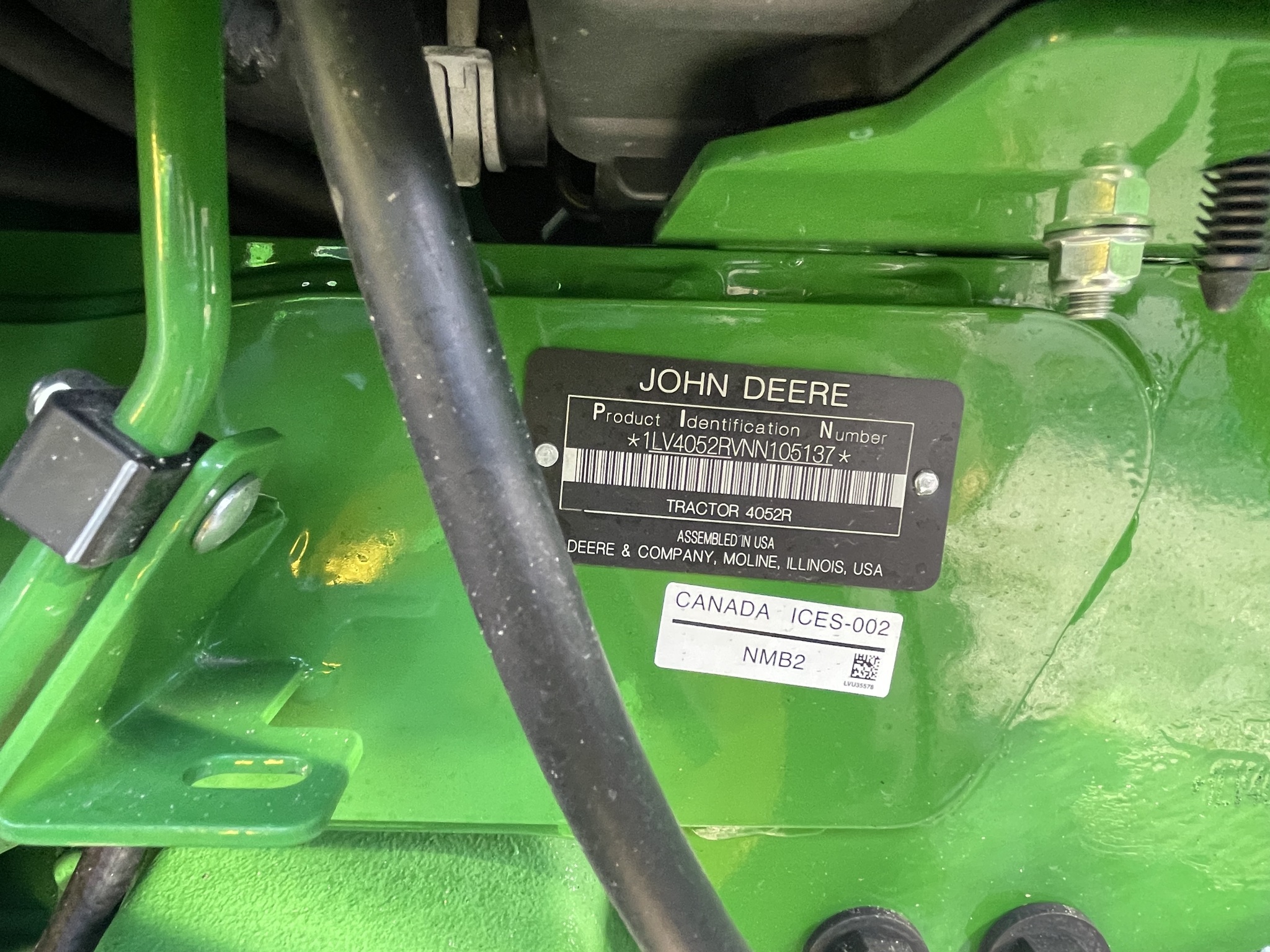 2023 John Deere 4052R Image 6