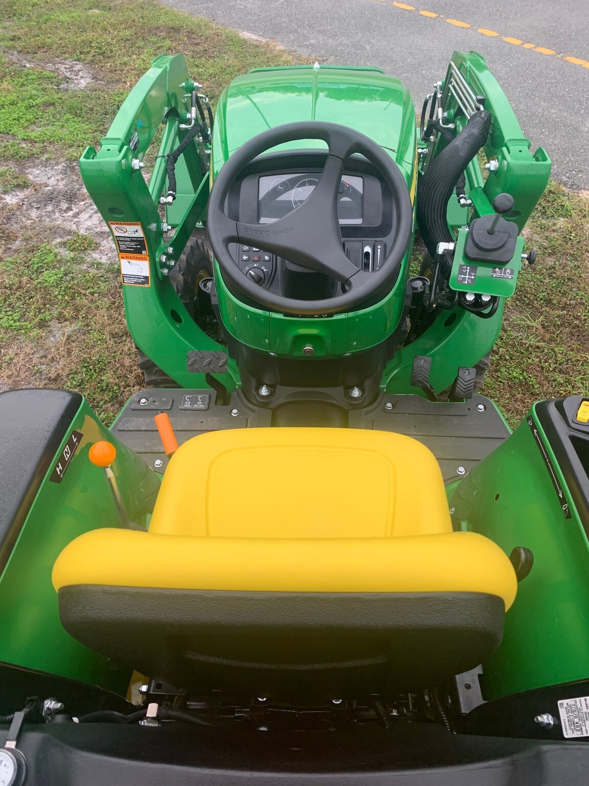 2022 John Deere 3038E Image 7