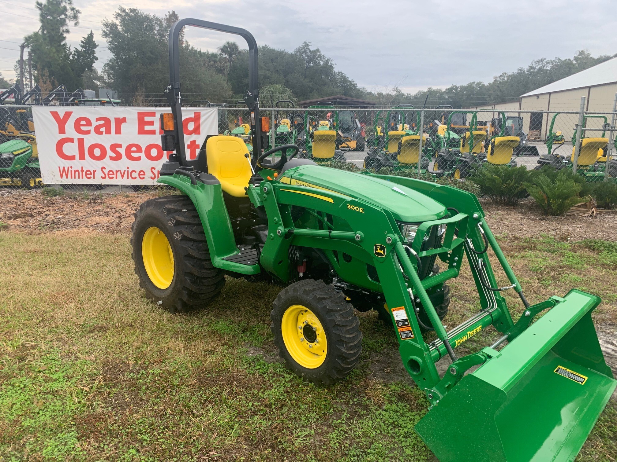 2022 John Deere 3038E Image 4