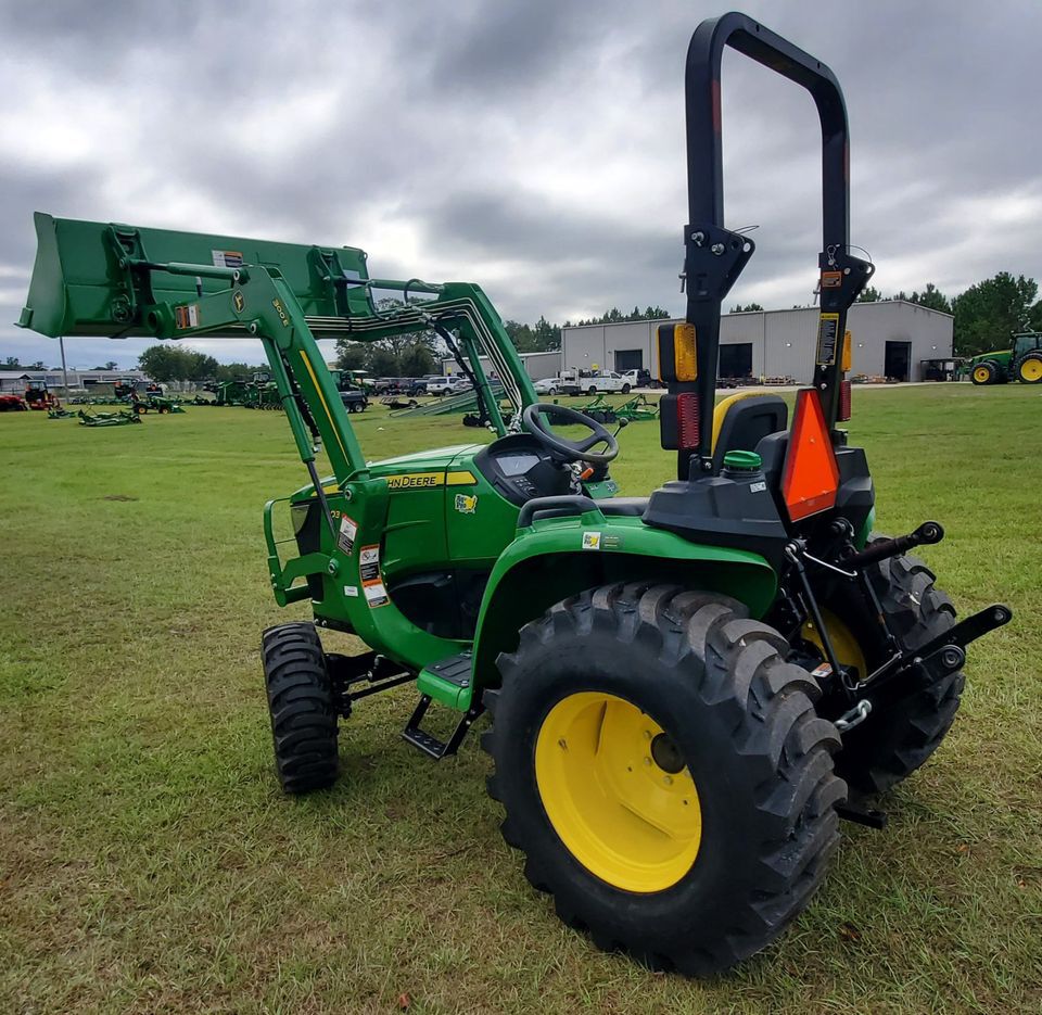 2023 John Deere 3032E Image 2