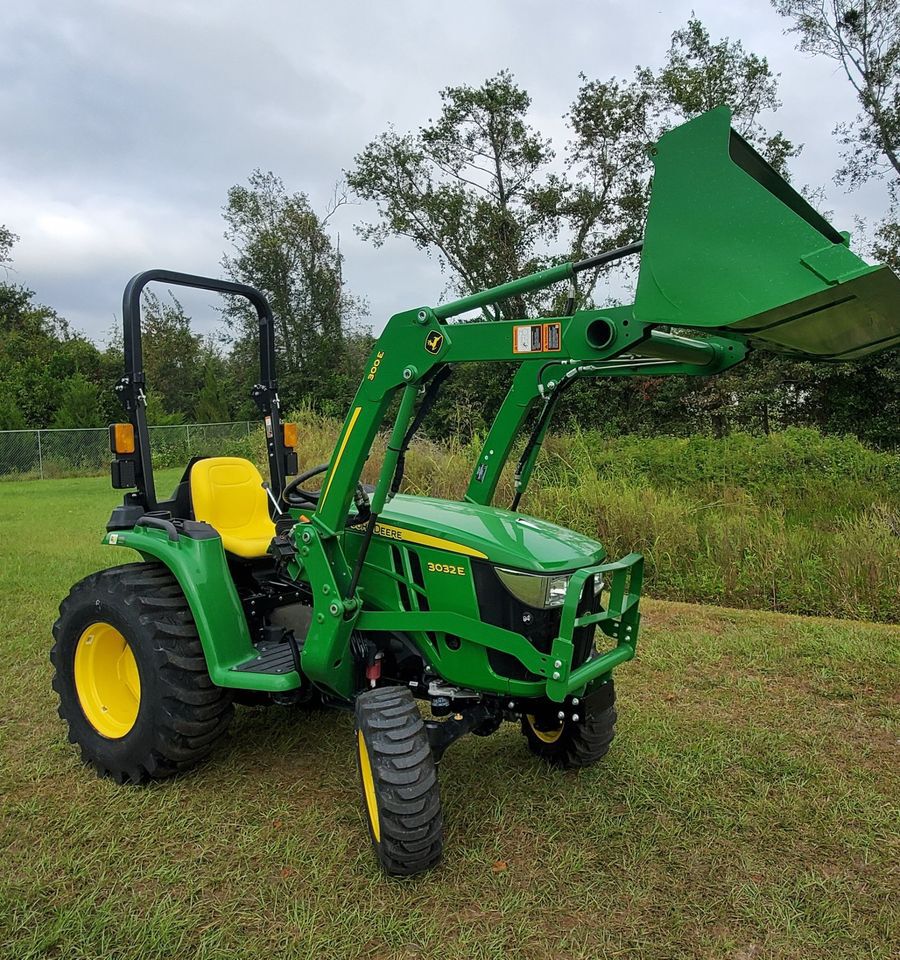 2023 John Deere 3032E Image 1