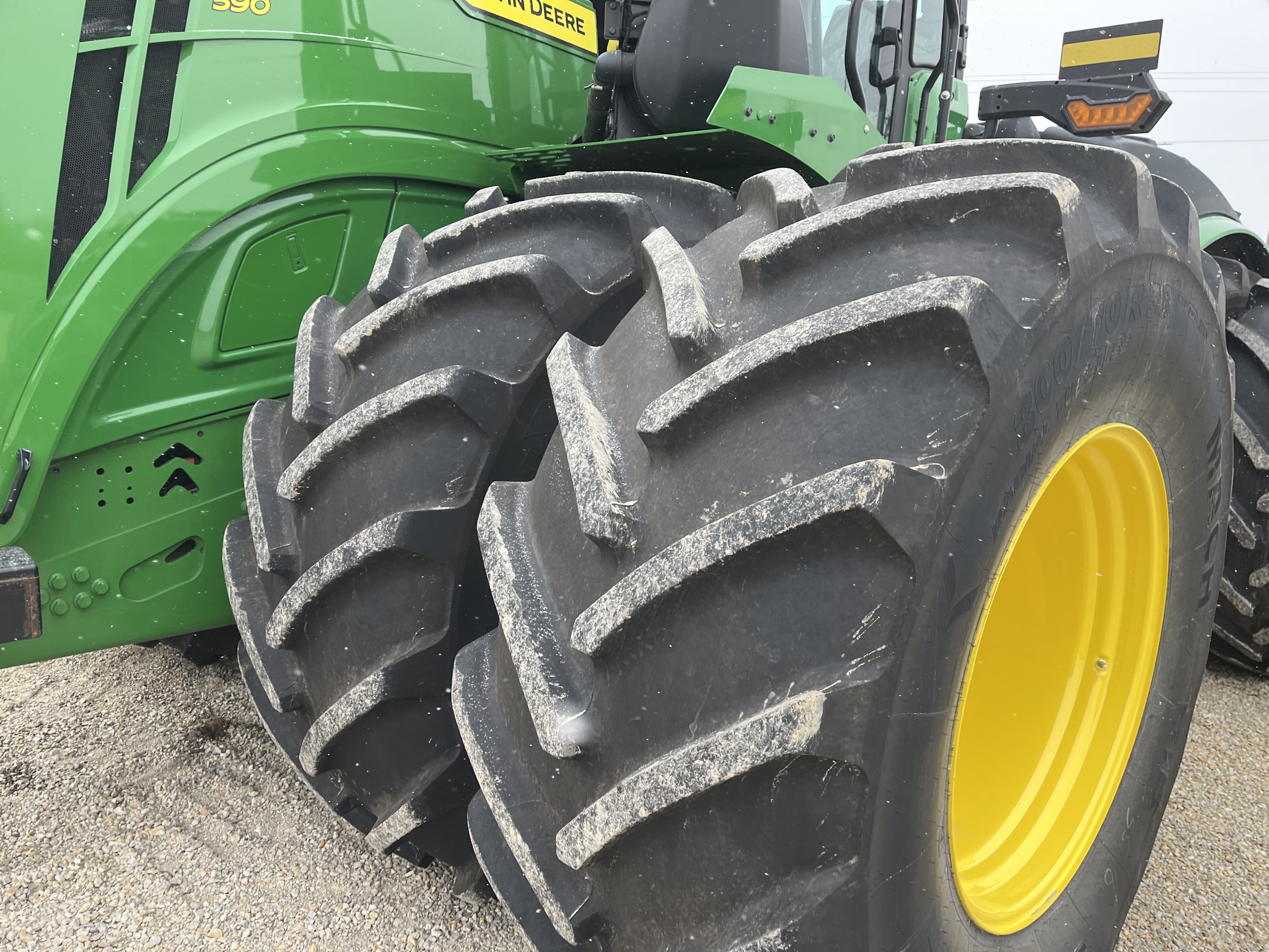  2022 John Deere 9R 590 at Heritage Tractor in Dixon, IL