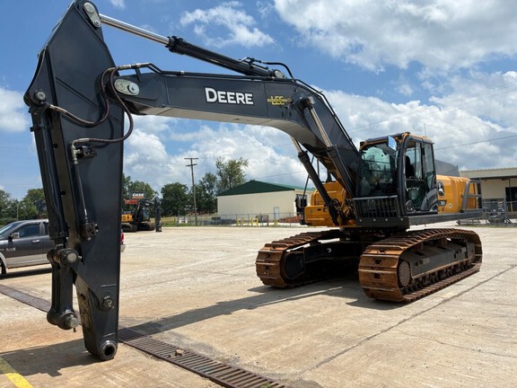 Photo of a 2024 John Deere 350P