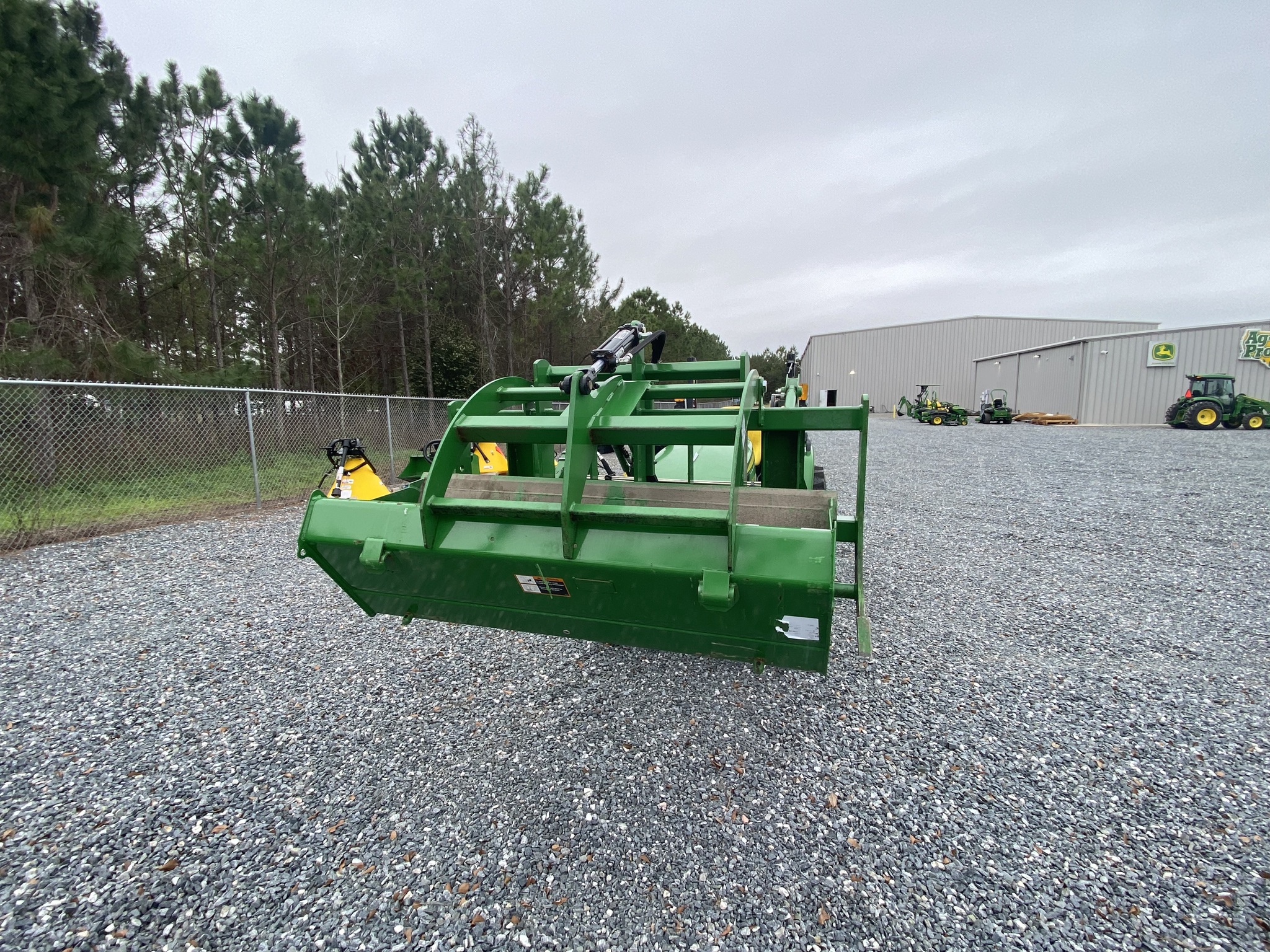 2022 John Deere 3032E Image 5