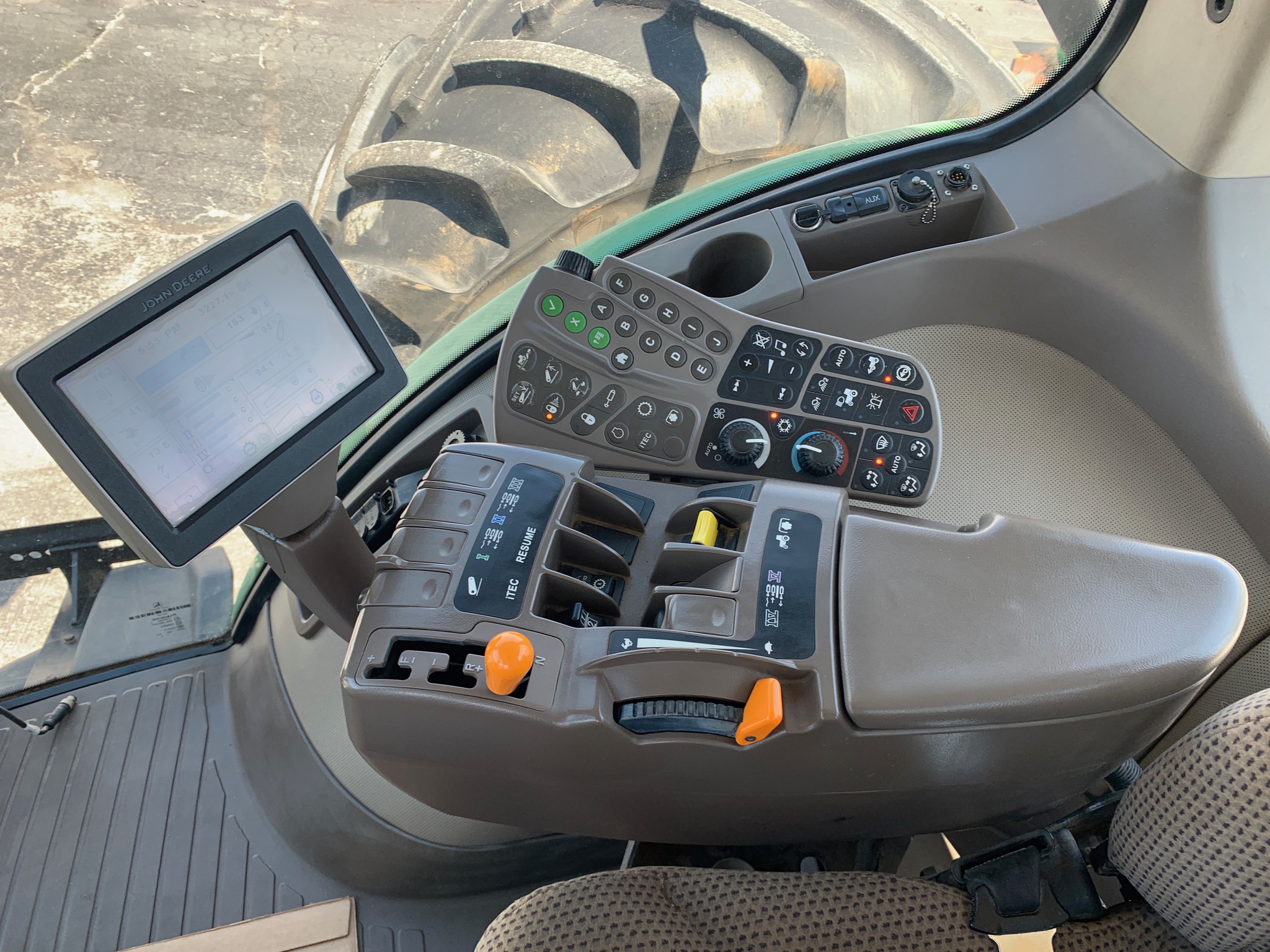  2013 John Deere 8335R at Heritage Tractor in Lamar, MO