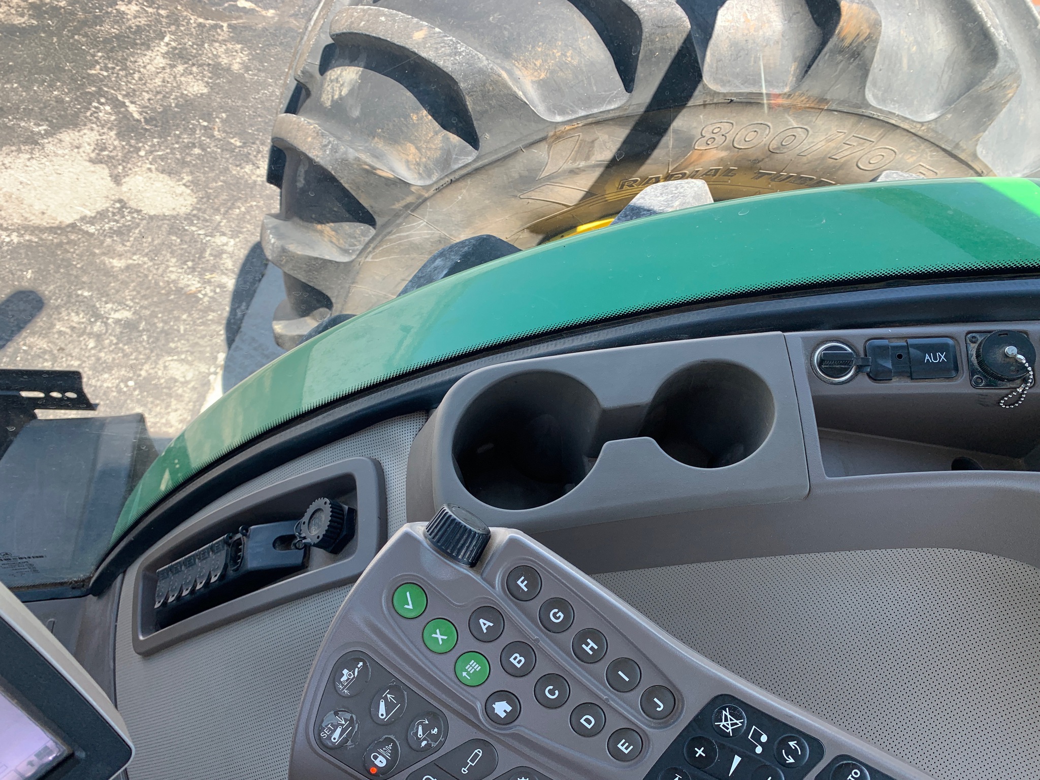  2013 John Deere 8335R at Heritage Tractor in Lamar, MO