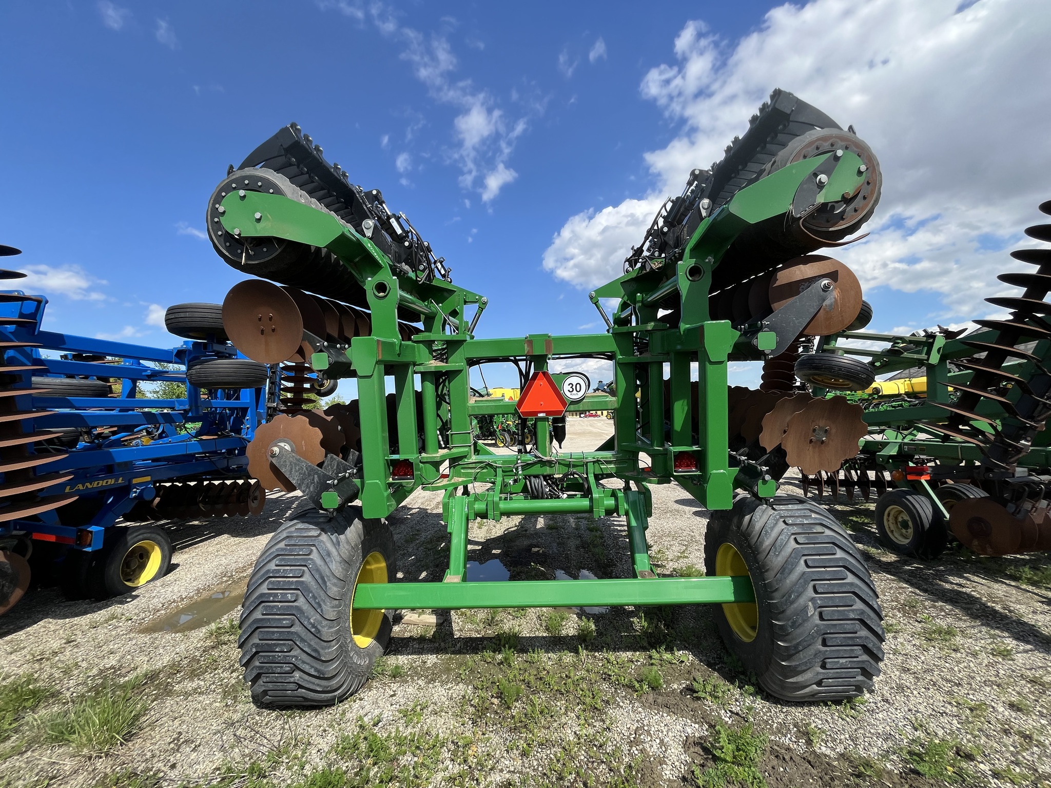 2022 John Deere 2680H Disks