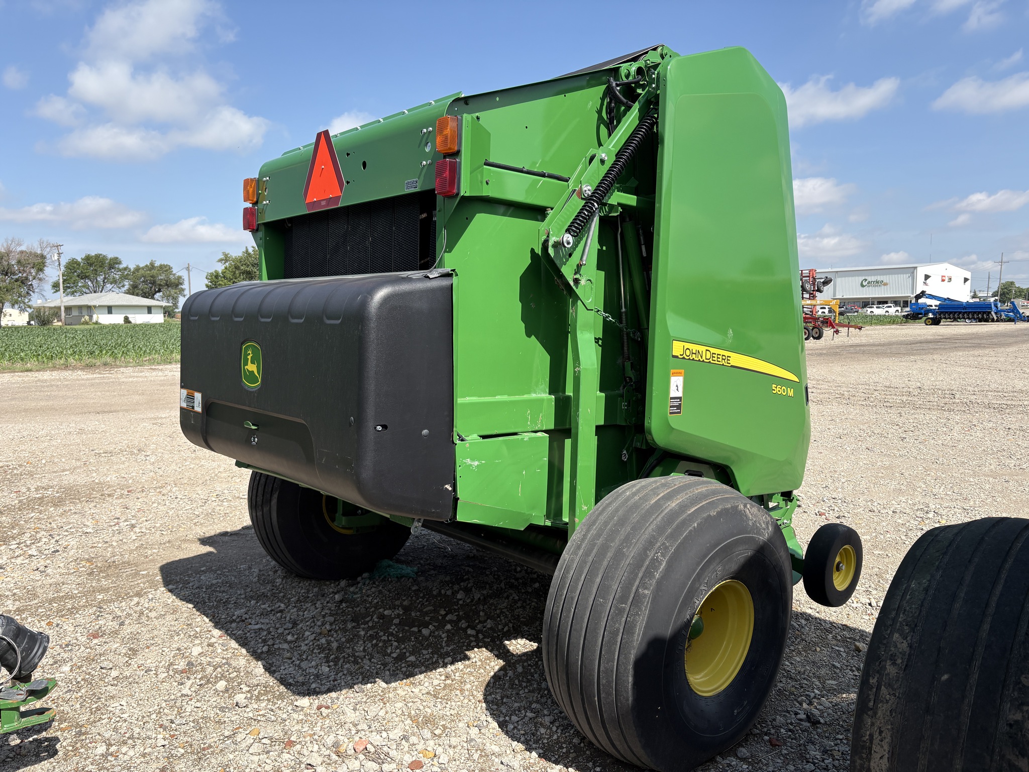 2019 John Deere 560M Image 3