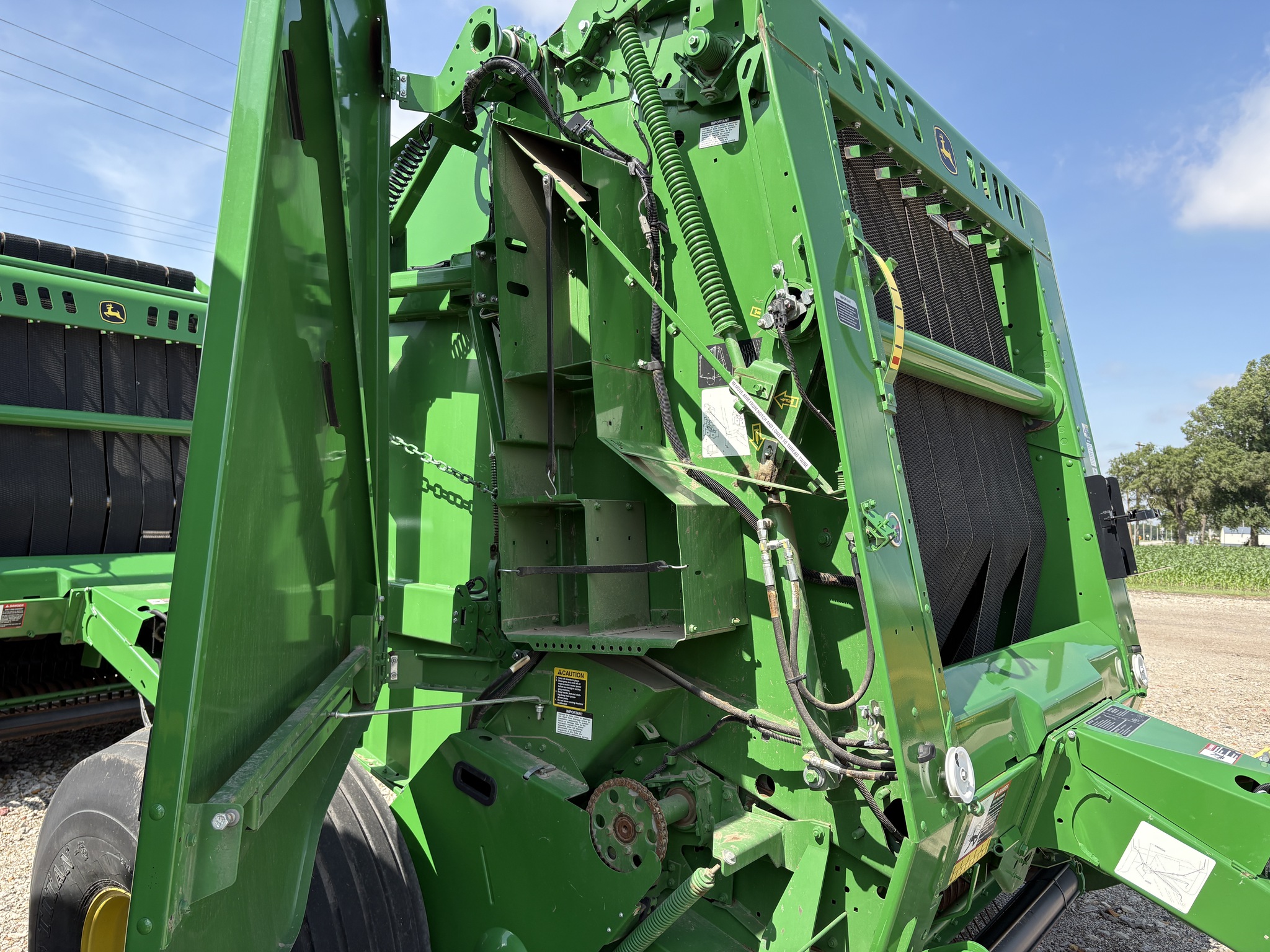 2019 John Deere 560M Image 8