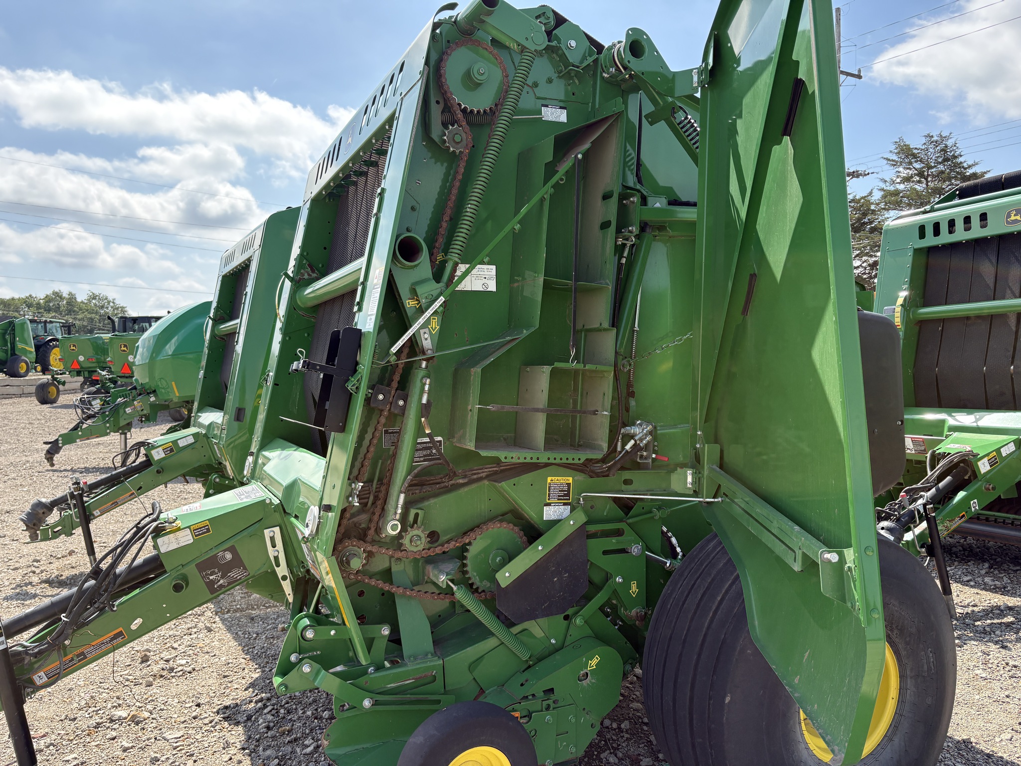 2019 John Deere 560M Image 7