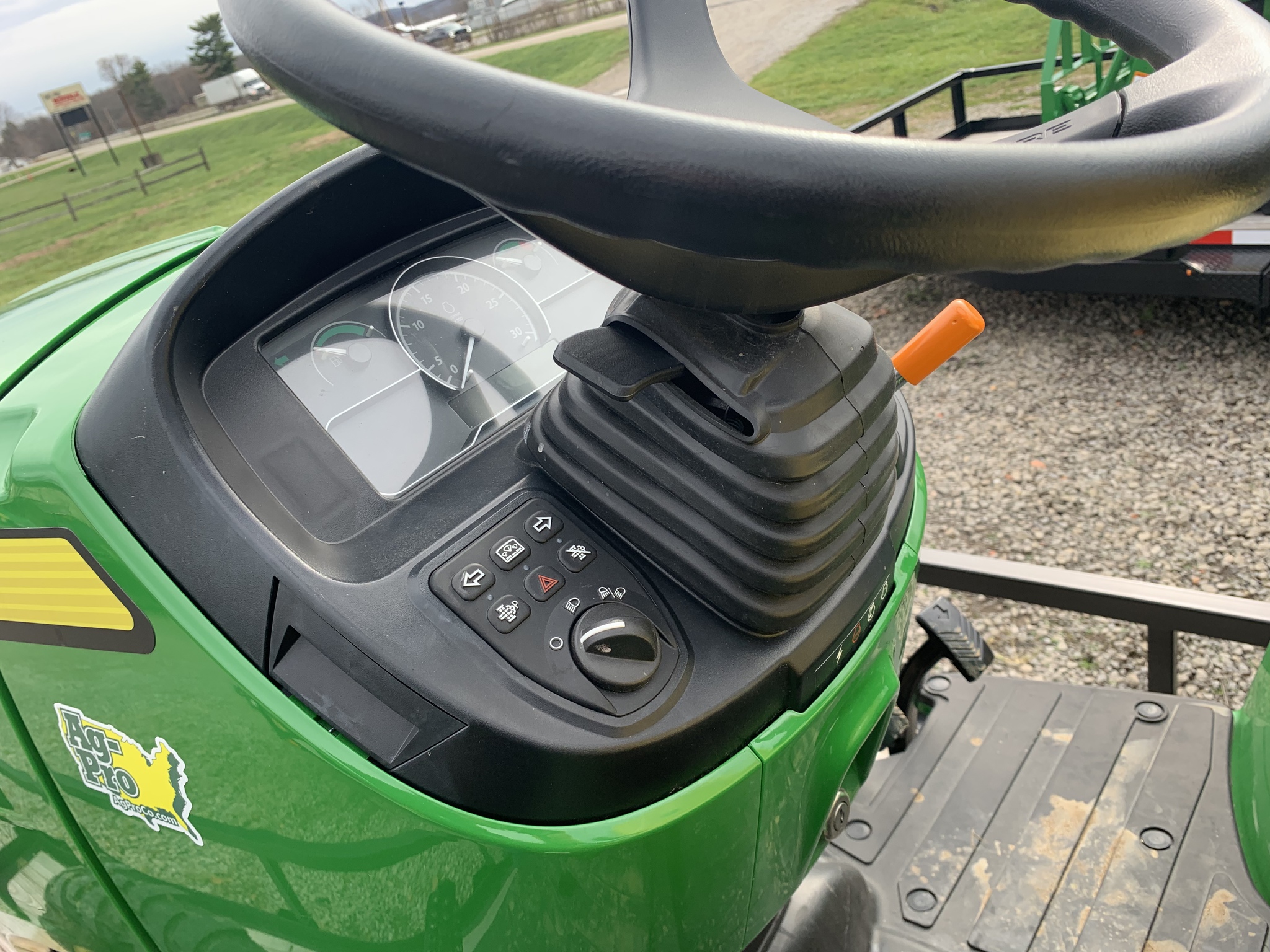 2024 John Deere 2038R Image 9