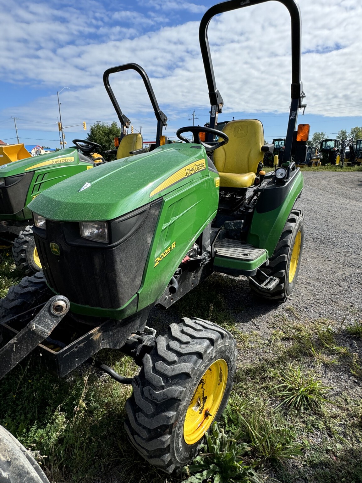2018 John Deere 2025R Image 1