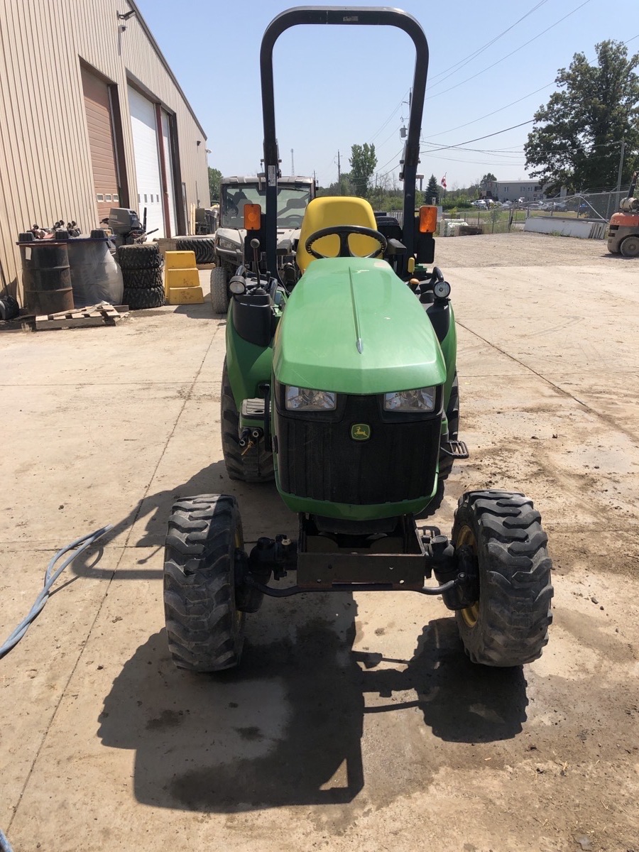 2018 John Deere 2025R Image 3