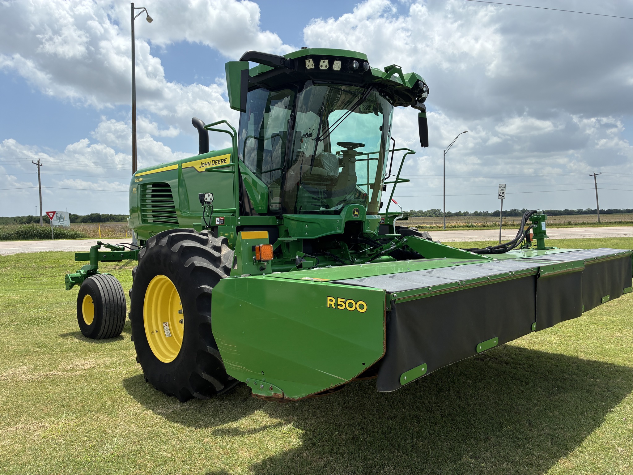2023 John Deere W235R Image 7