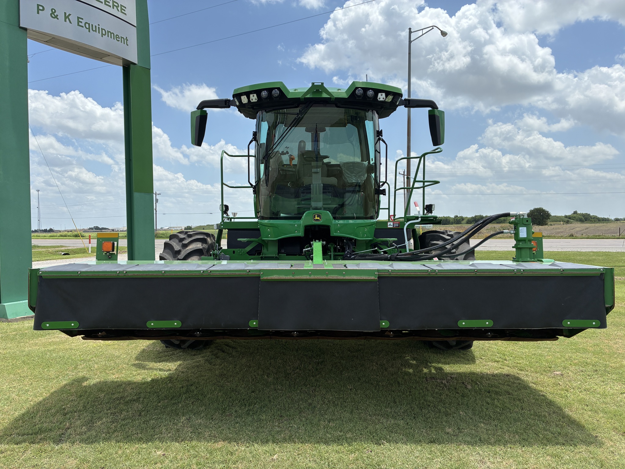 2023 John Deere W235R Image 8