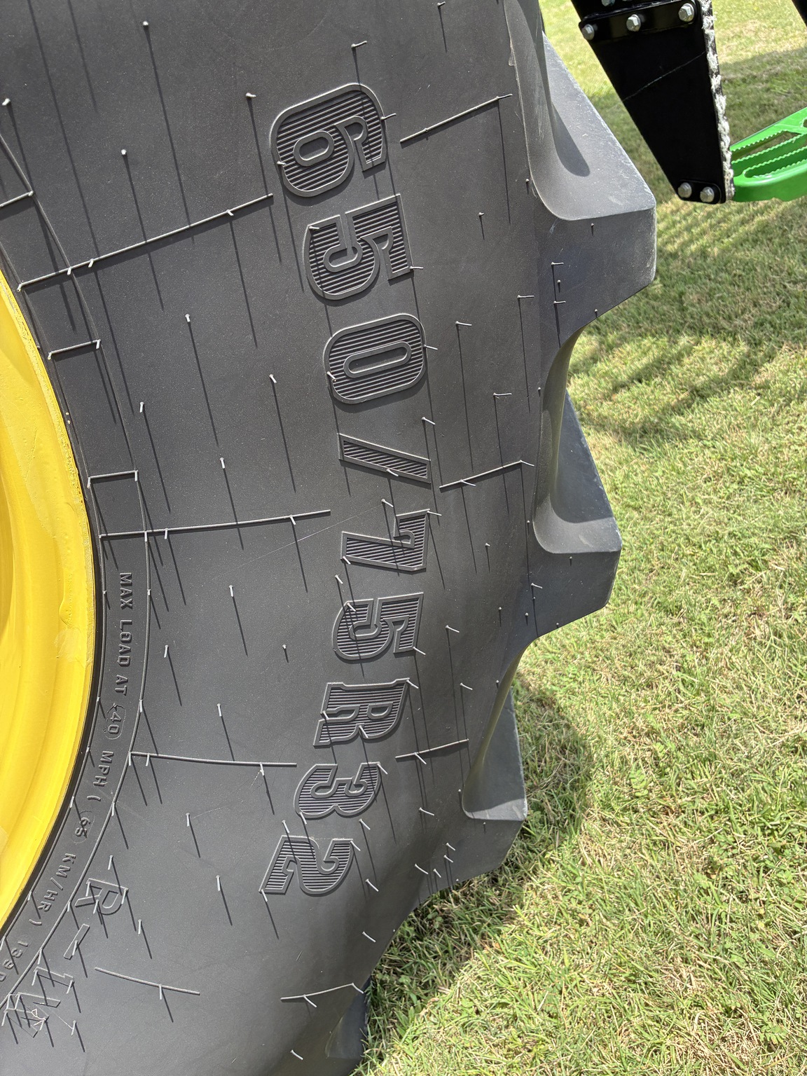 2023 John Deere W235R Image 13