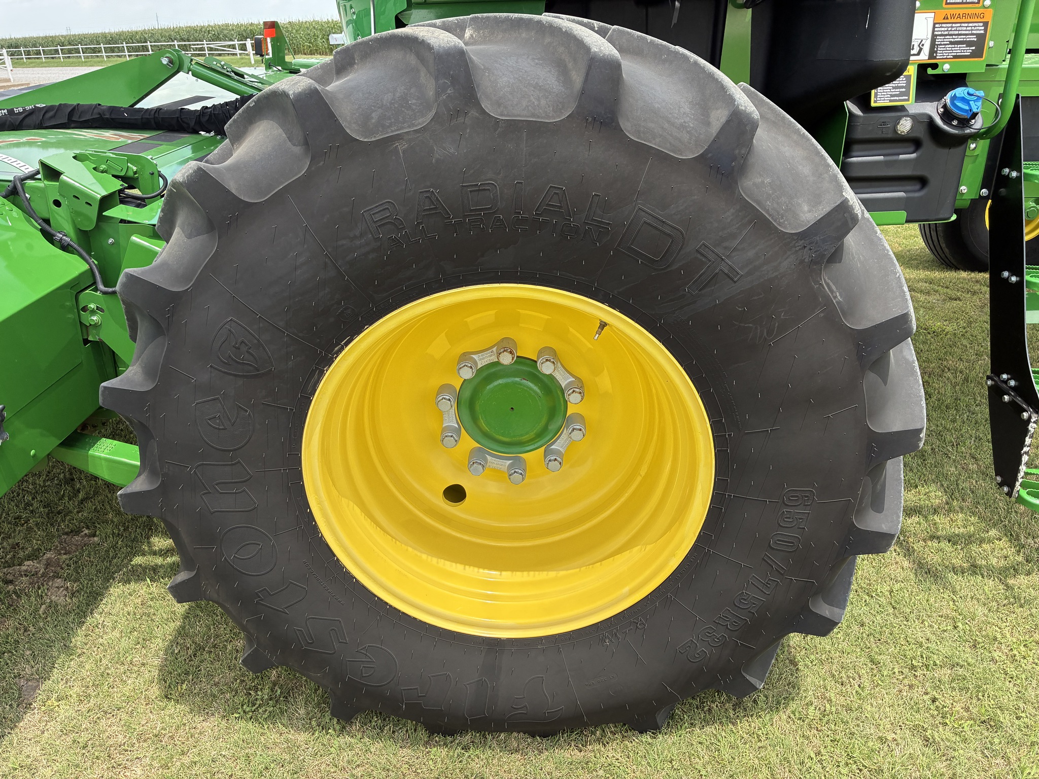 2023 John Deere W235R Image 12