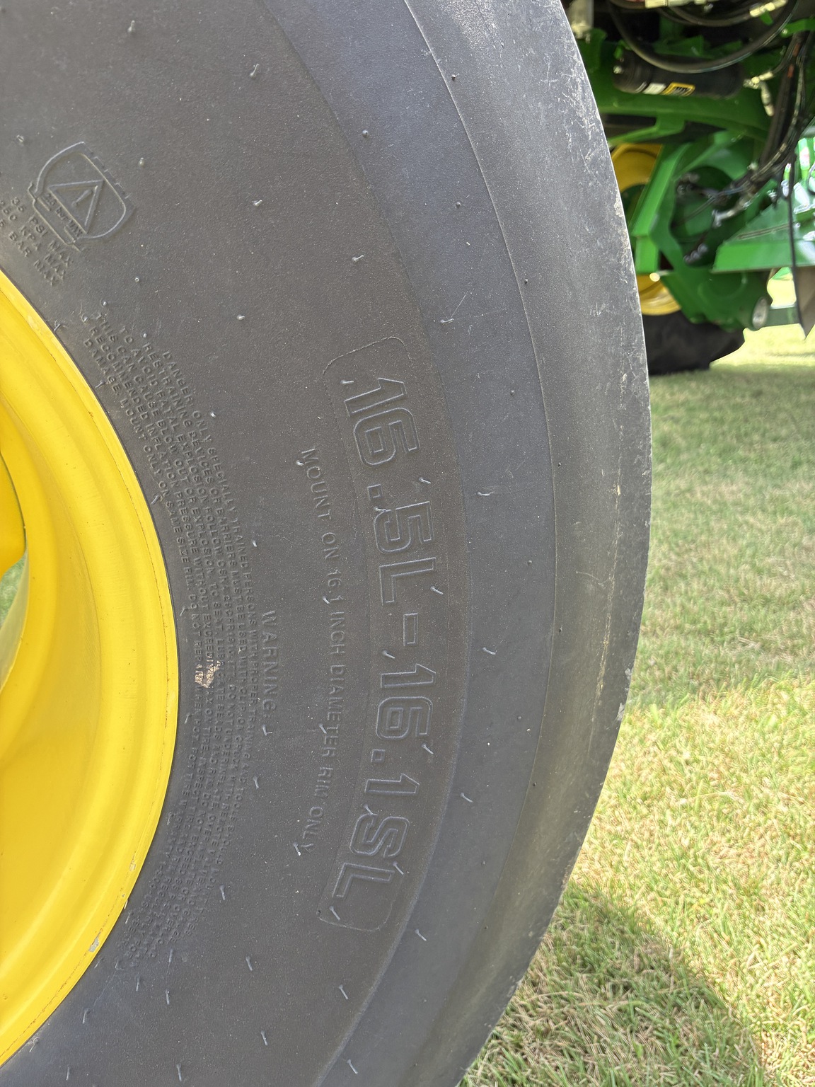 2023 John Deere W235R Image 17