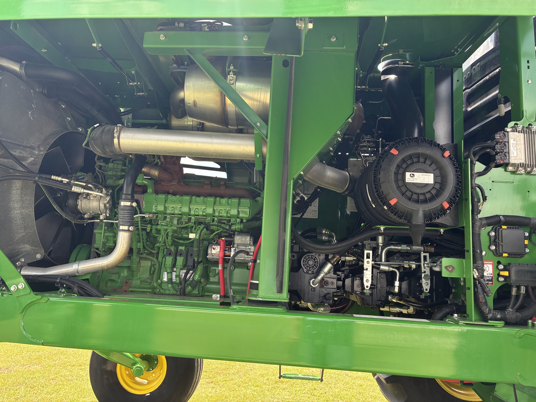 2023 John Deere W235R Image 18