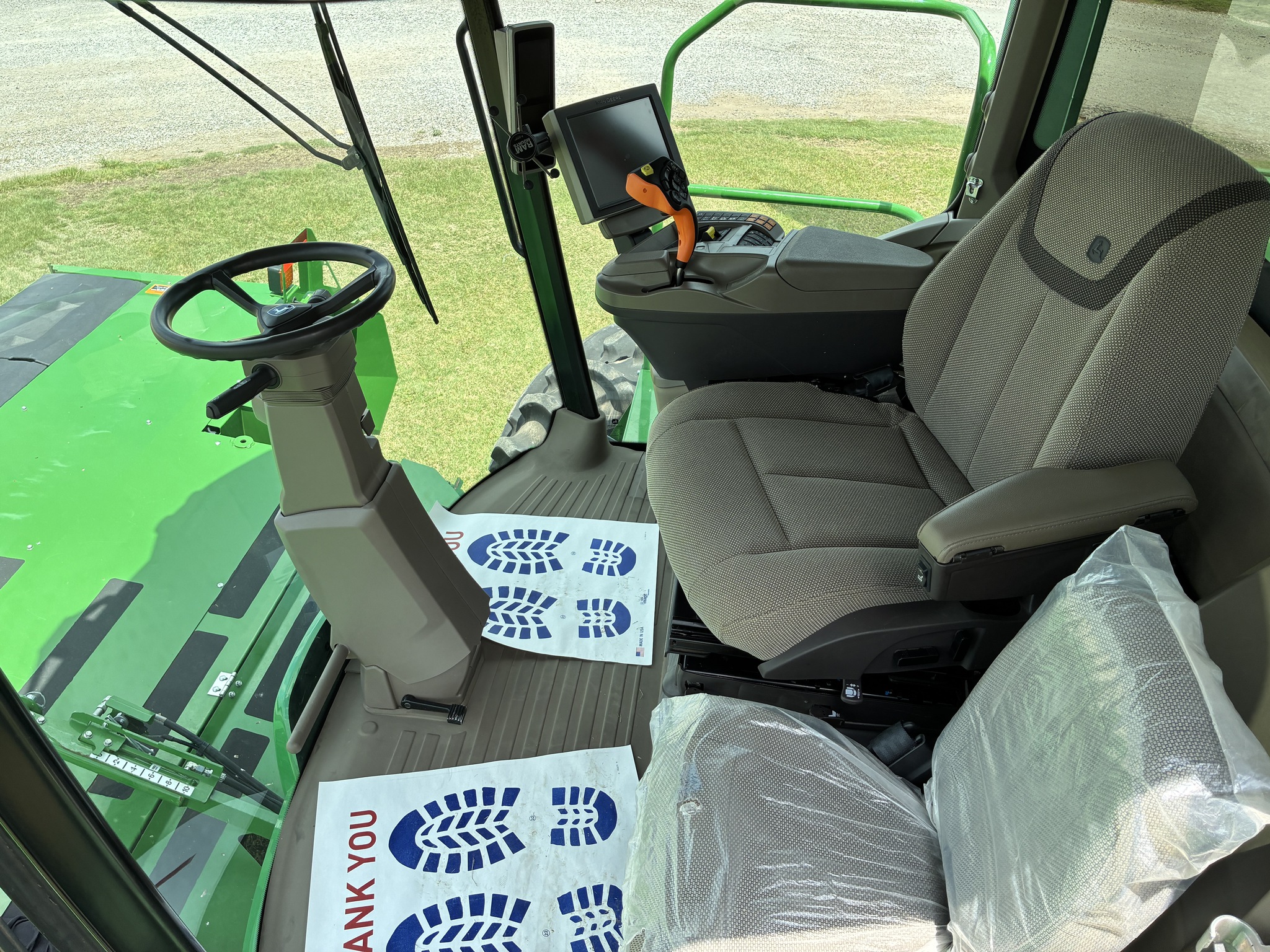 2023 John Deere W235R Image 19