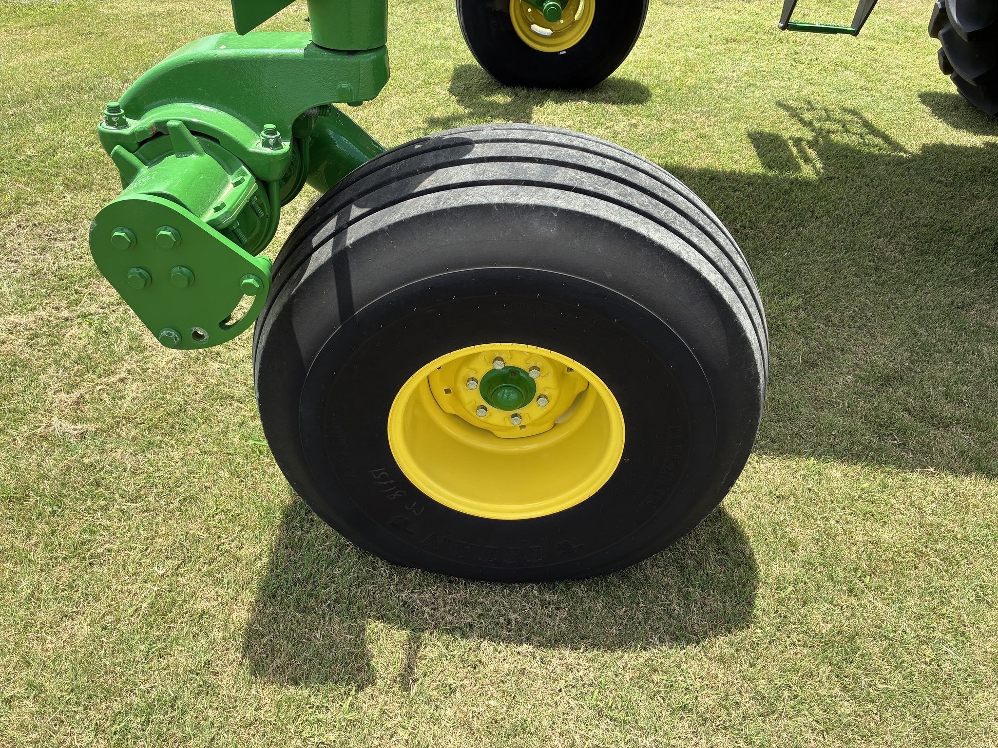 2023 John Deere W235R Image 14