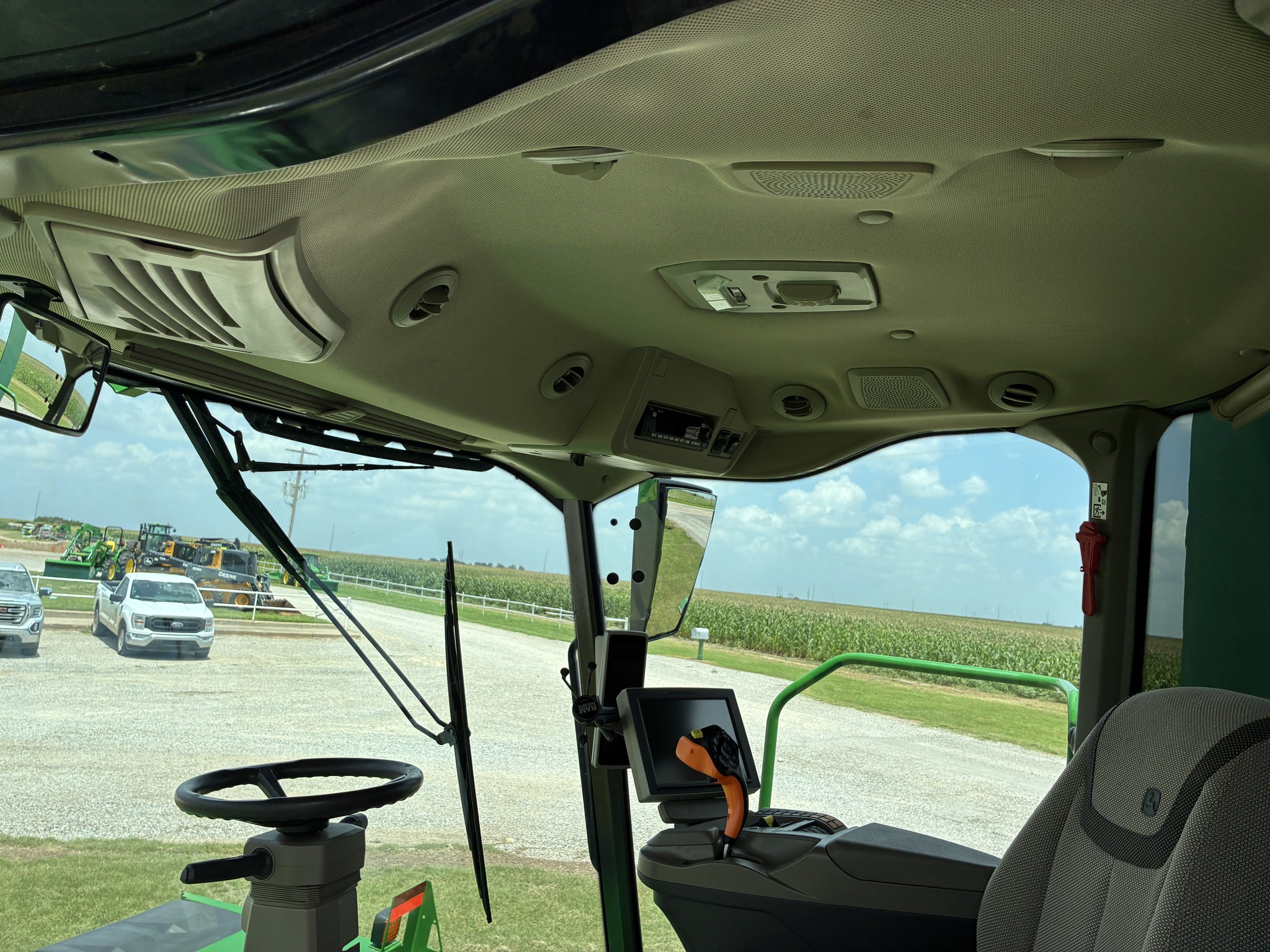 2023 John Deere W235R Image 22