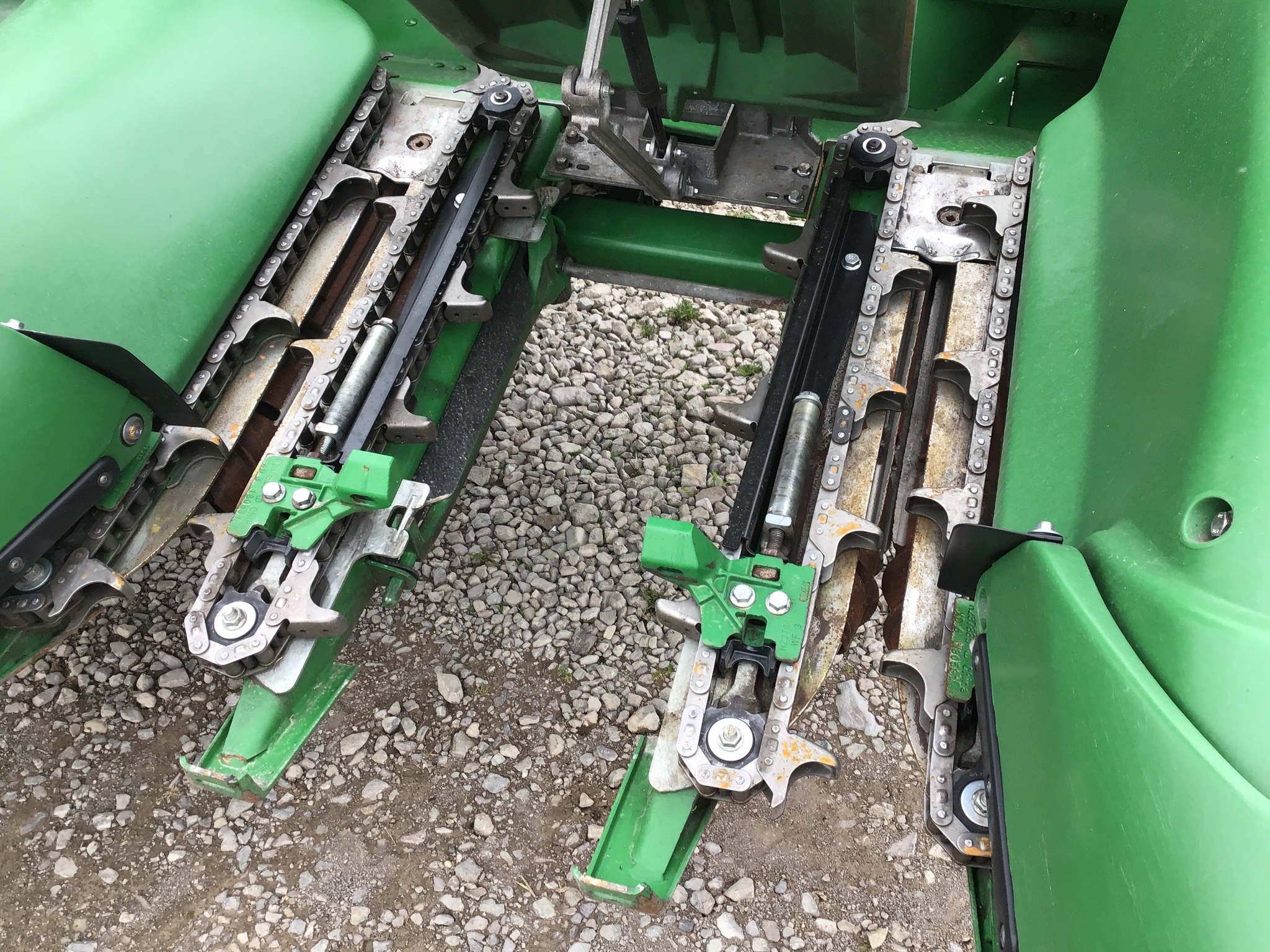 Used 2019 John Deere 706C Corn and Row Crop headers at Koenig Equipment in Rushville, IN - PhotoXL12