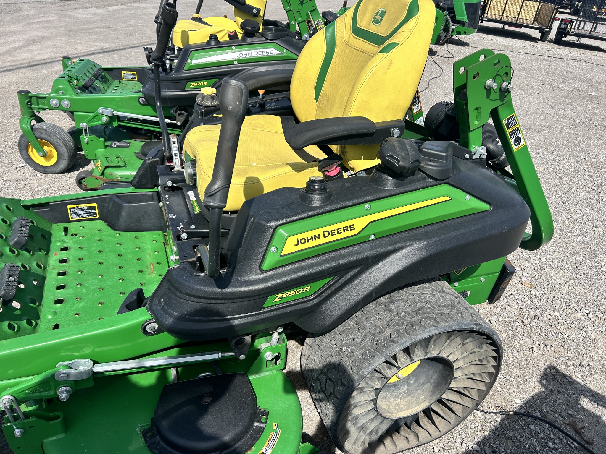 2023 John Deere Z950R Image 4