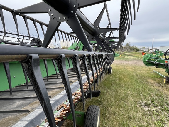 Used 2017 John Deere 640FD Combine Platforms at Horizon Ag & Turf in Falher, AB - Photo9