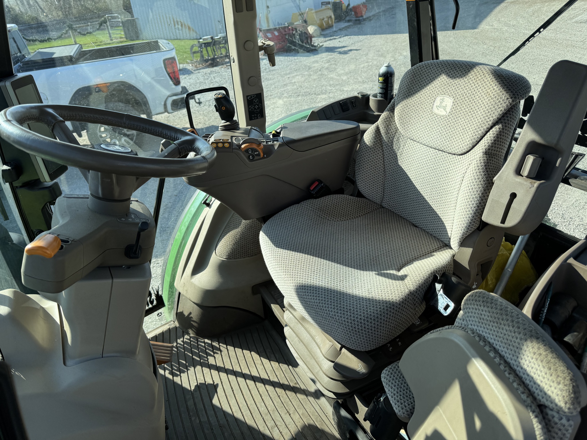 2019 John Deere 5125R Image 11