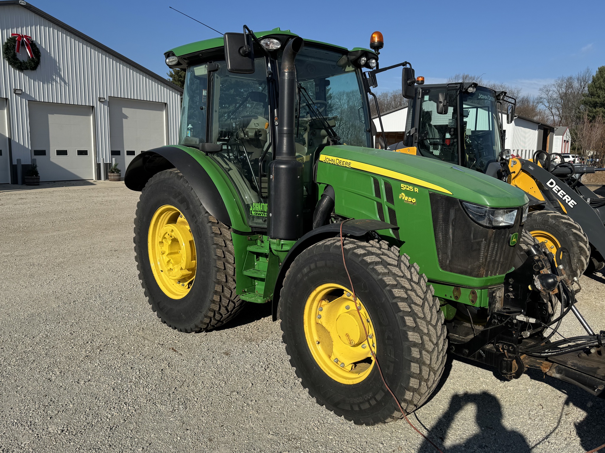 2019 John Deere 5125R Image 1