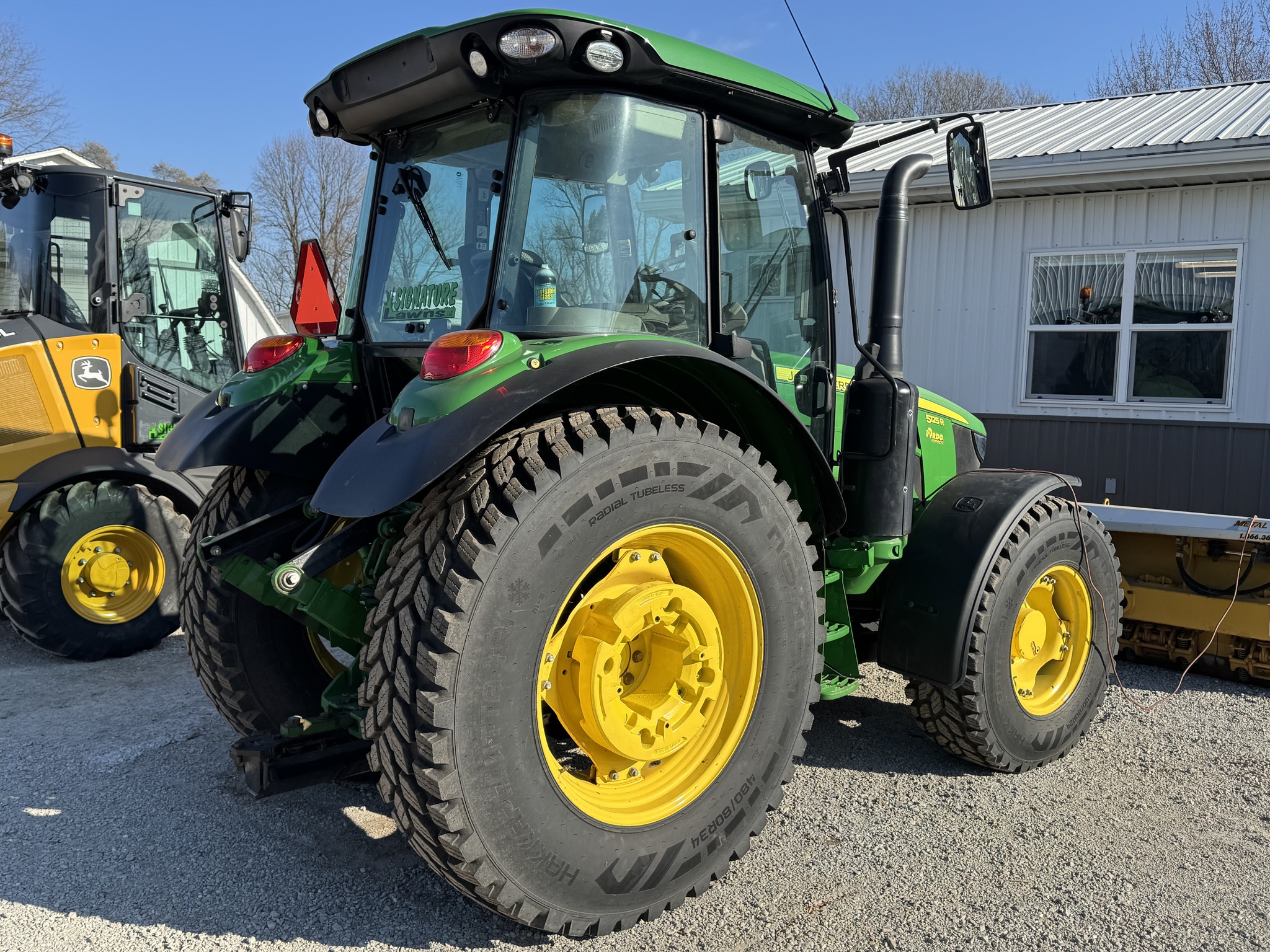 2019 John Deere 5125R Image 8