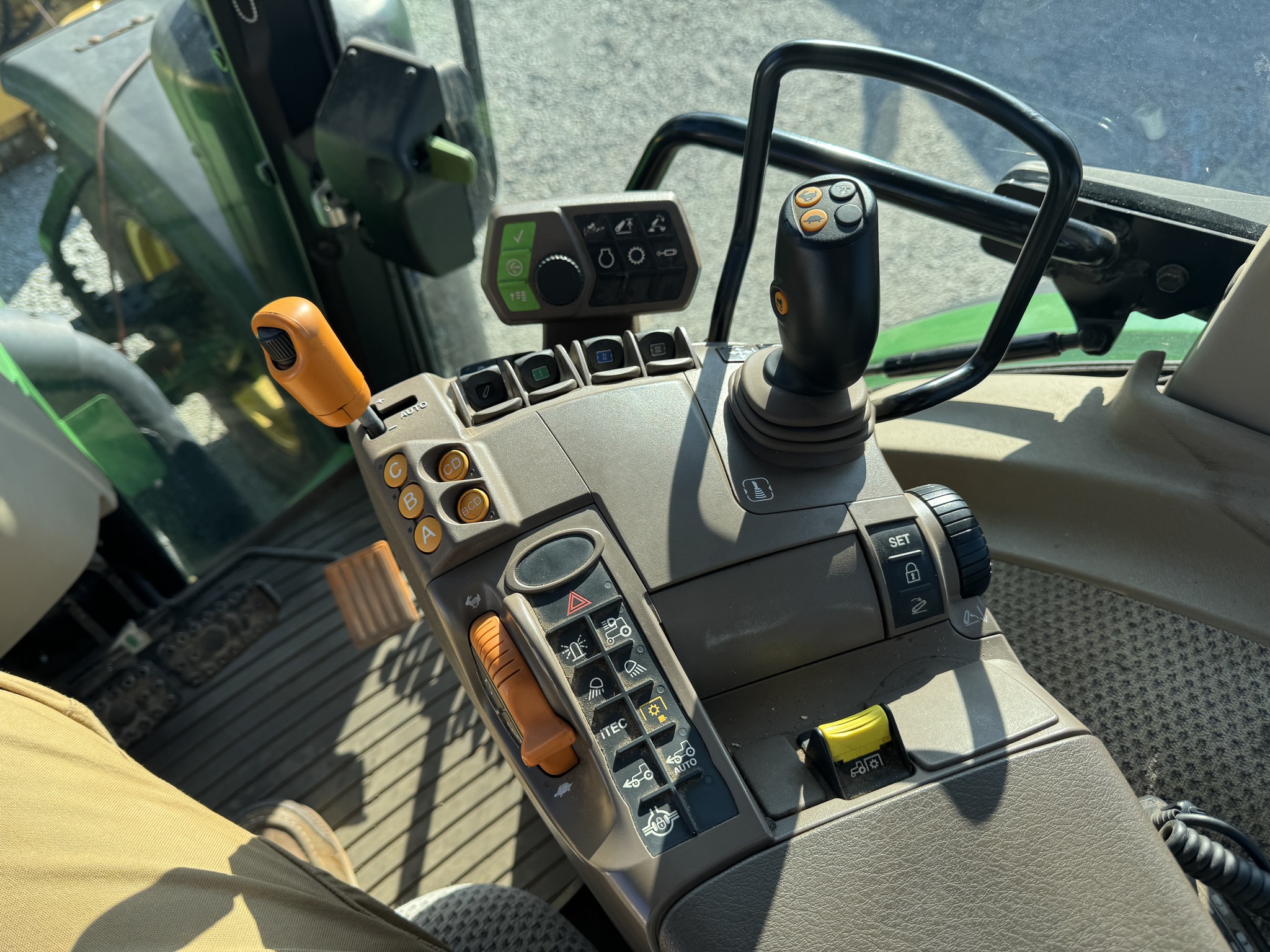 2019 John Deere 5125R Image 10