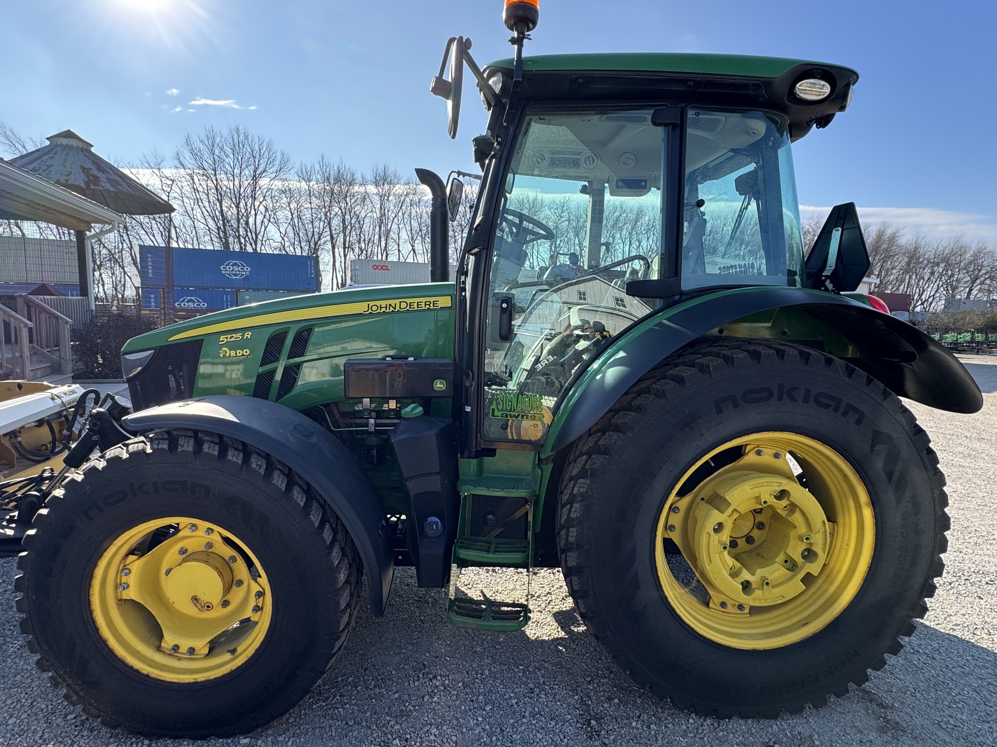 2019 John Deere 5125R Image 9