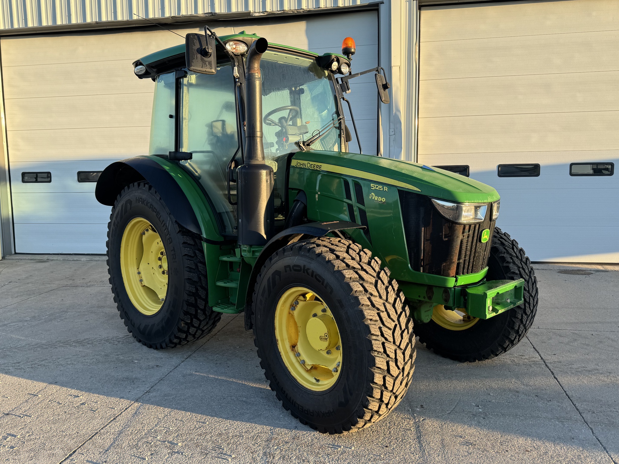 2019 John Deere 5125R Image 1