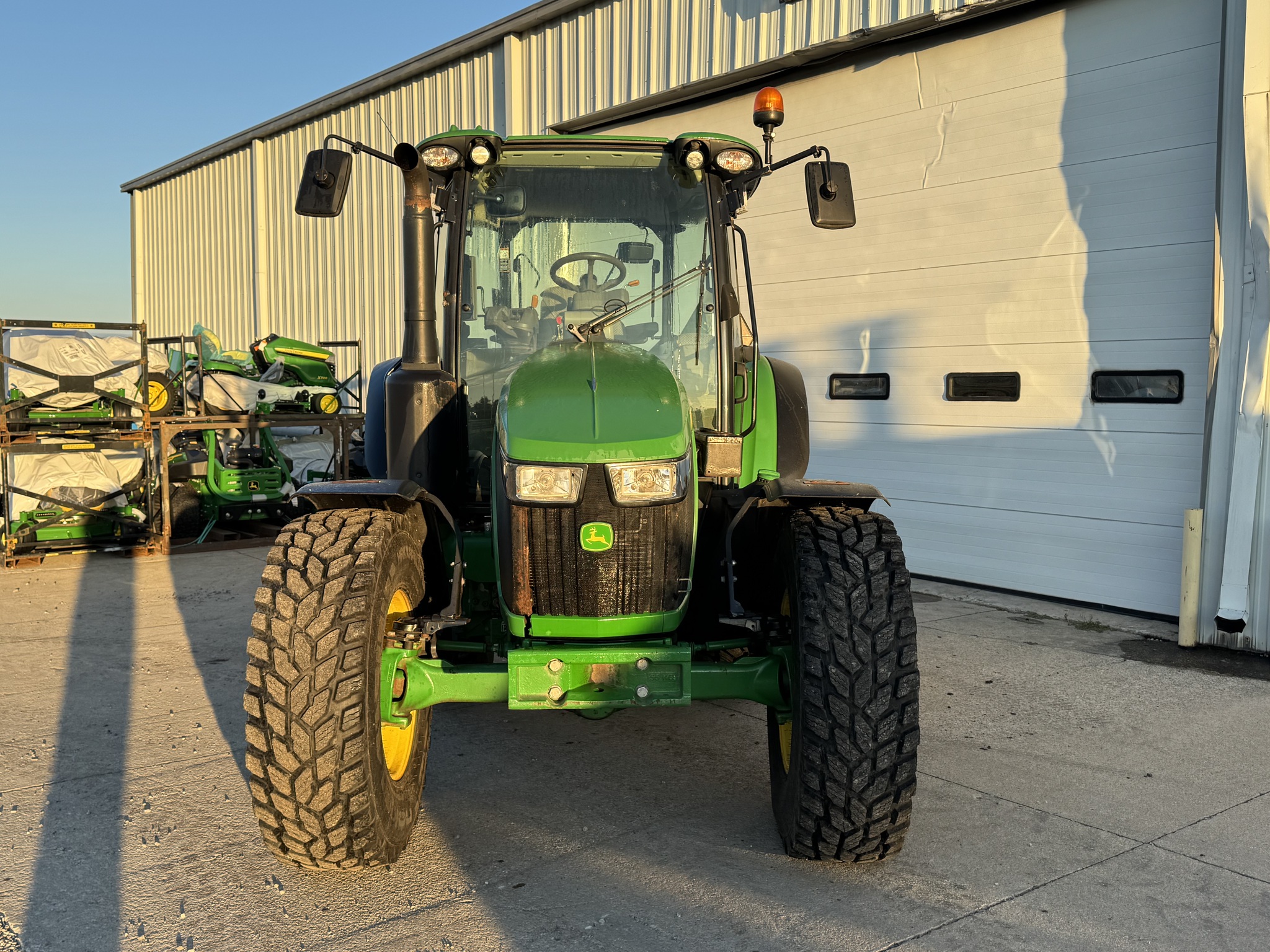 2019 John Deere 5125R Image 2
