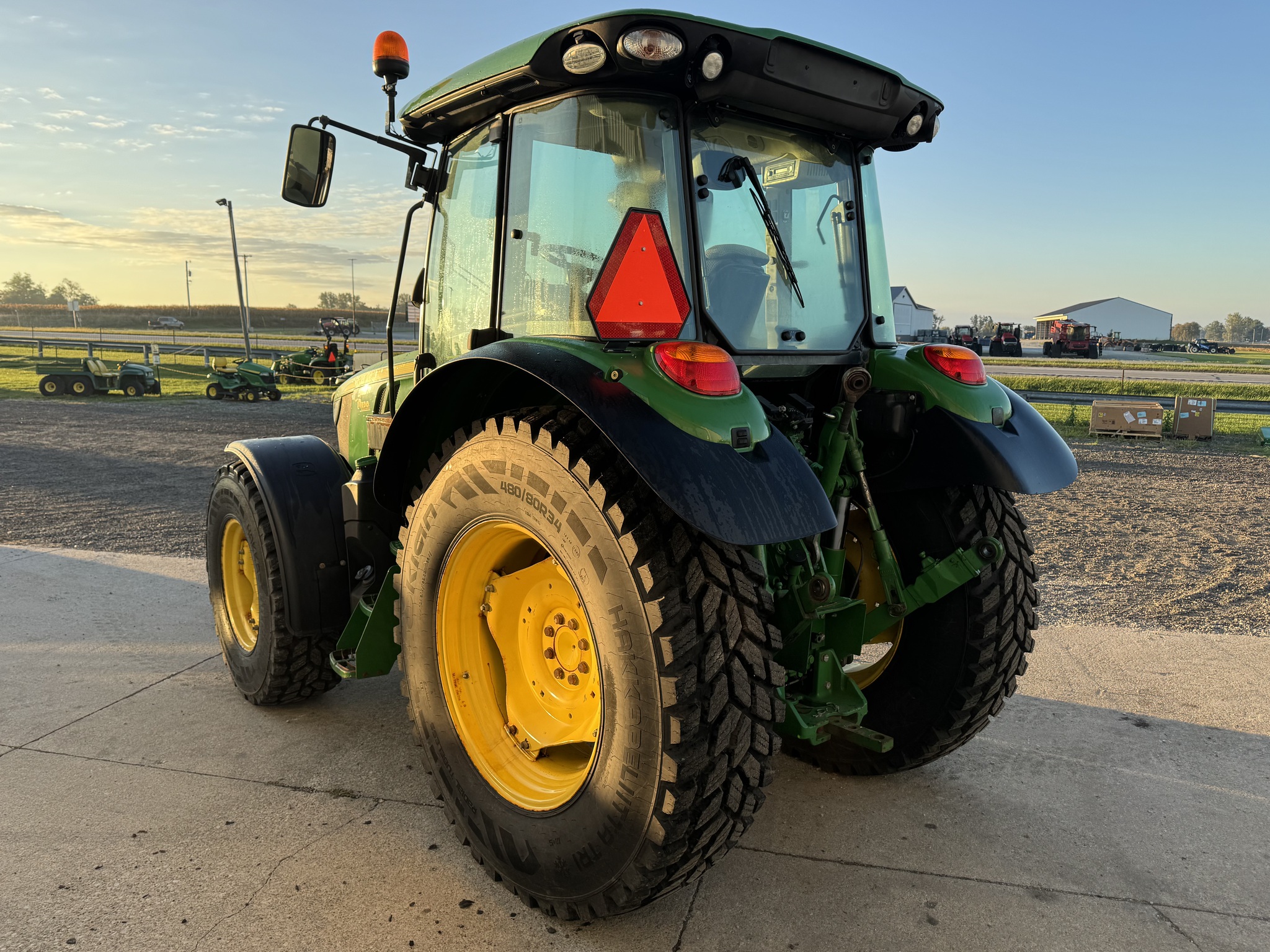 2019 John Deere 5125R Image 5