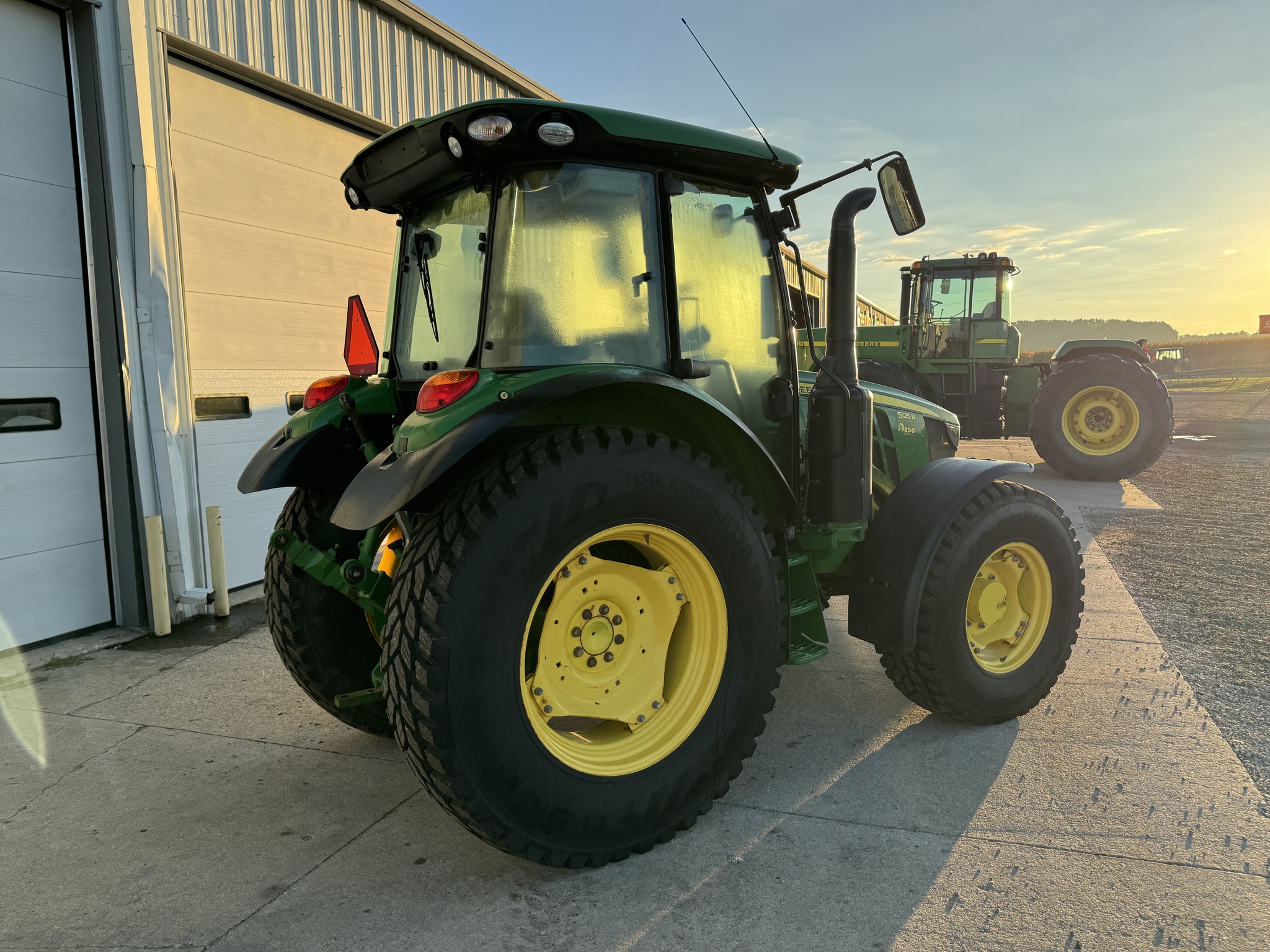 2019 John Deere 5125R Image 7