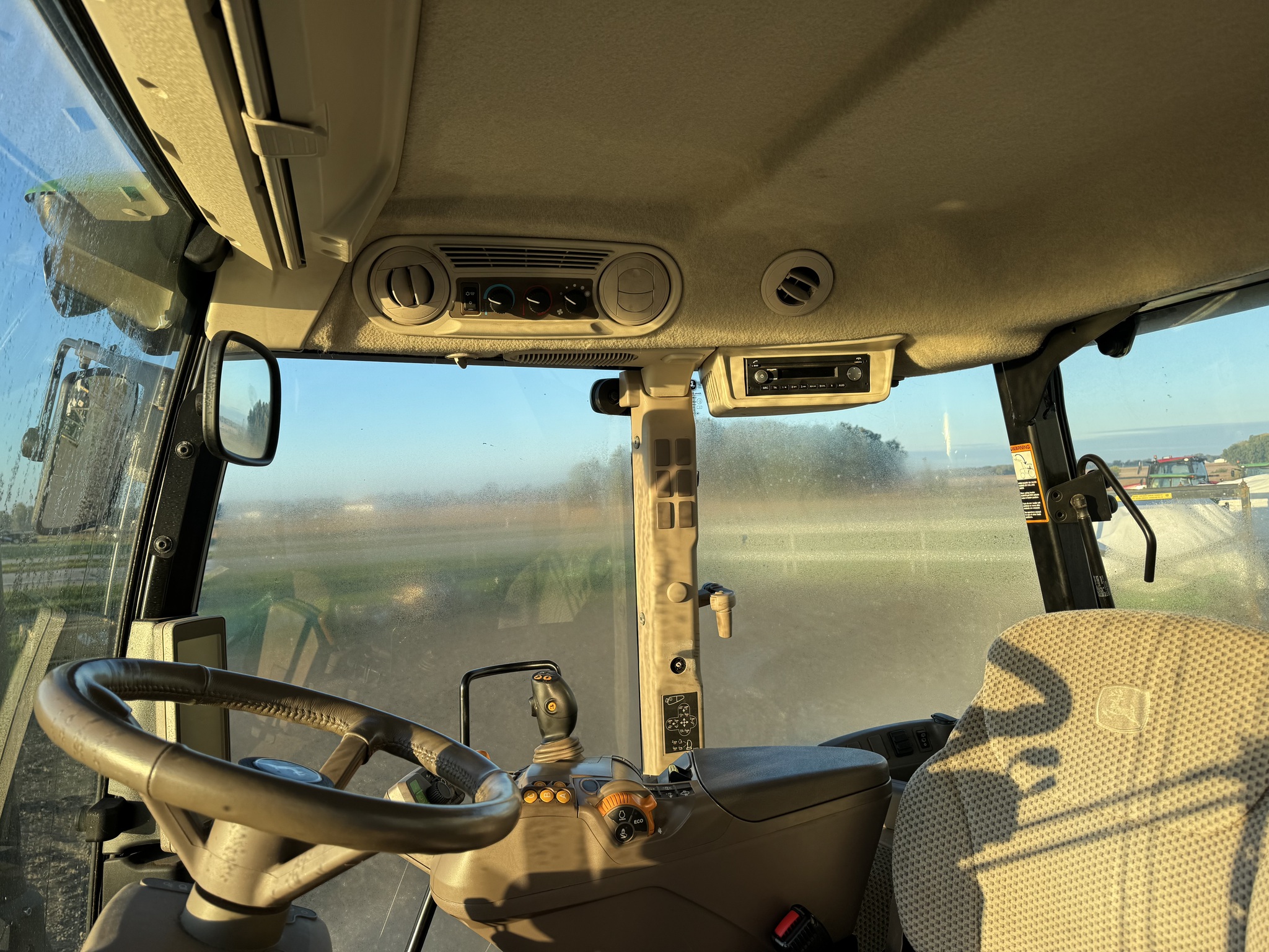 2019 John Deere 5125R Image 11