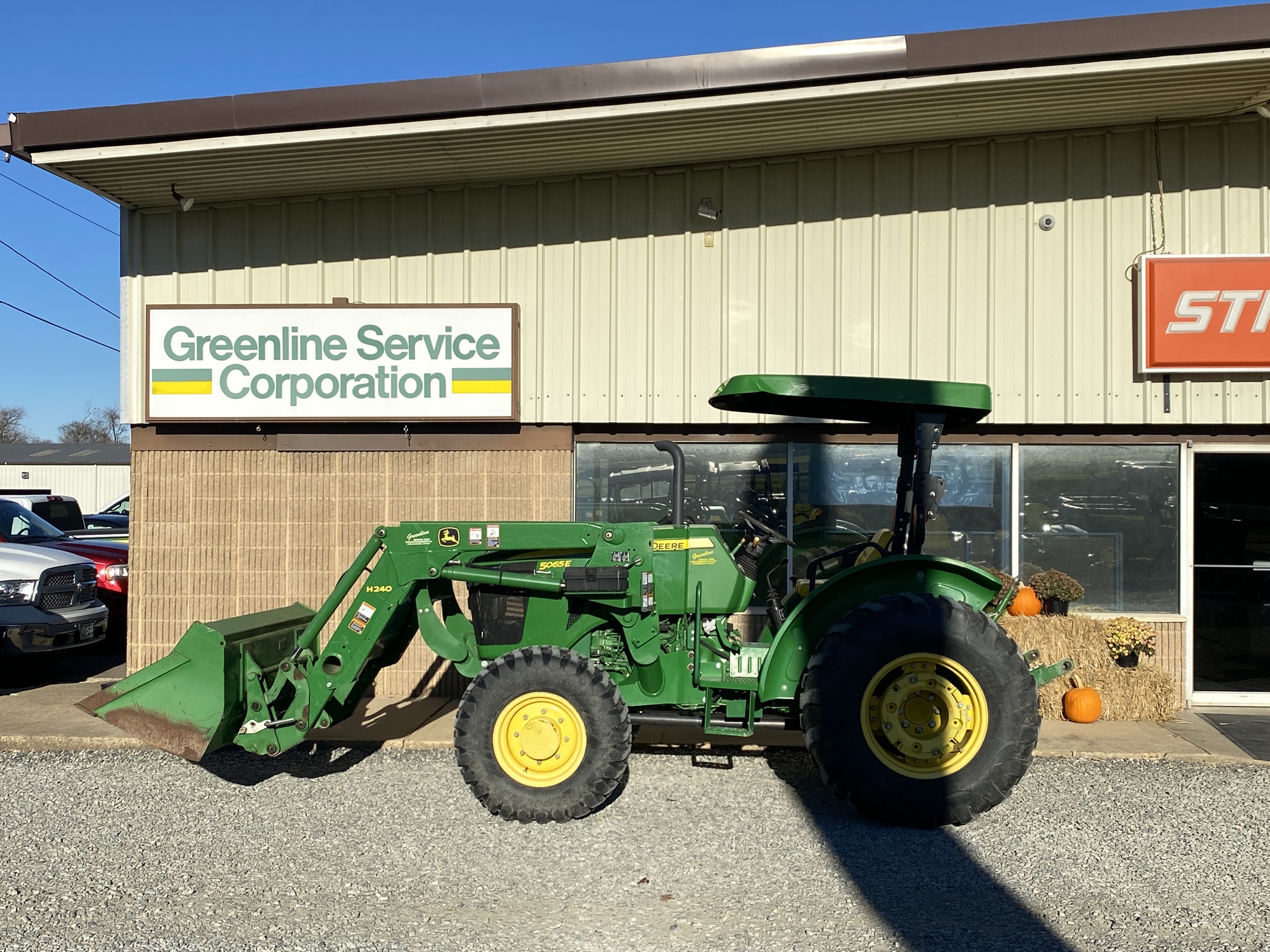 2015 John Deere 5065E Image 1