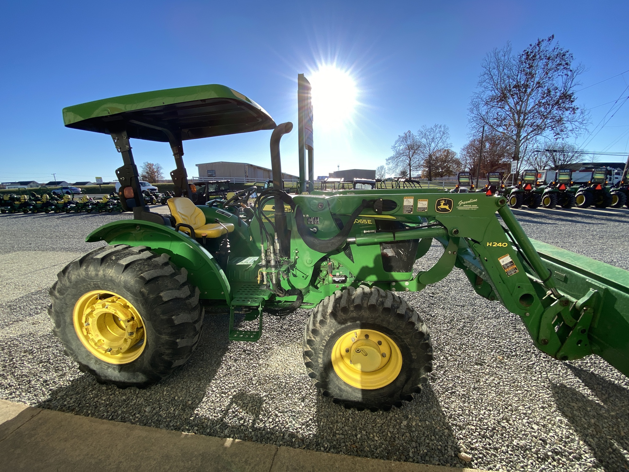 2015 John Deere 5065E Image 4