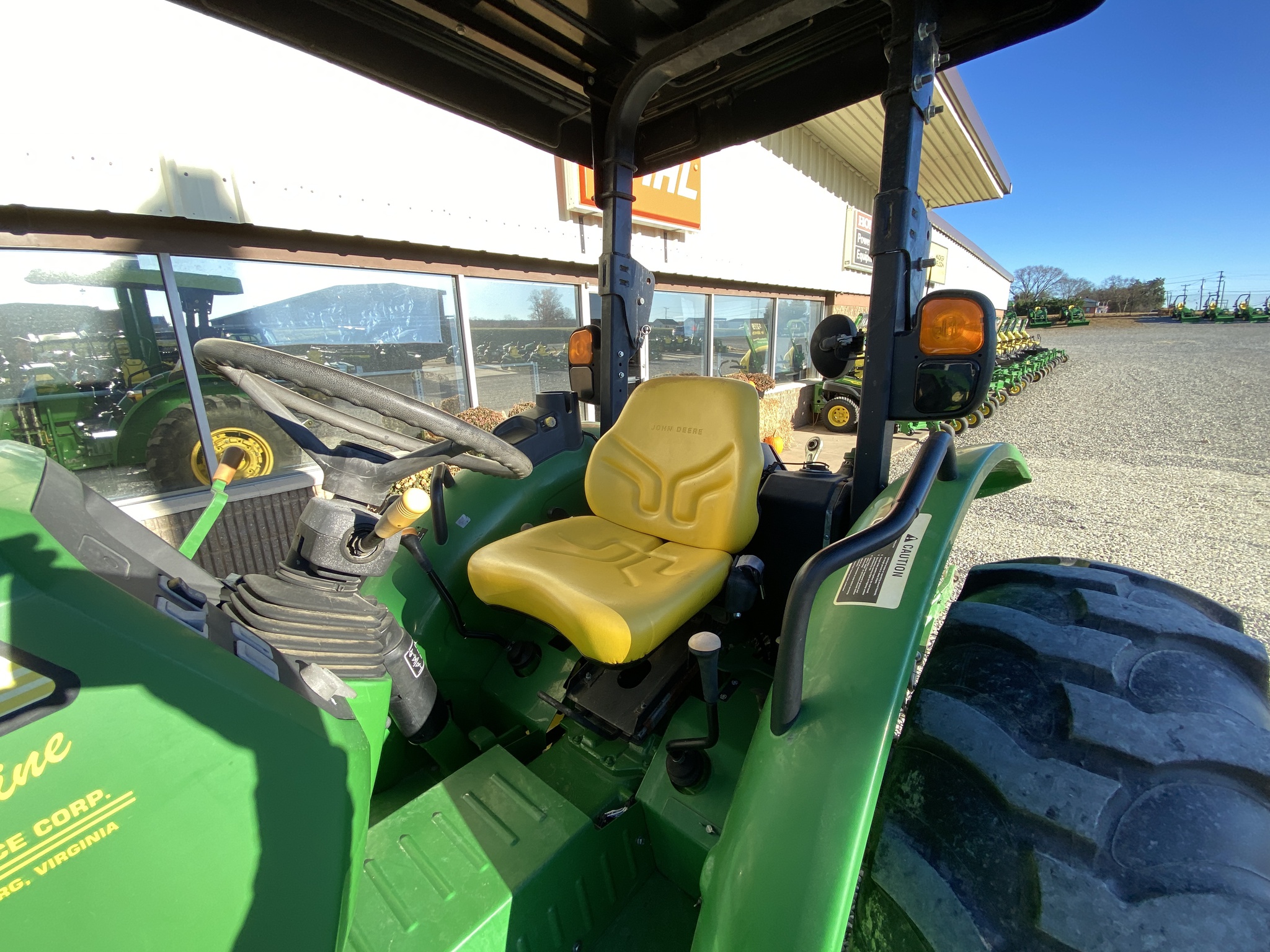 2015 John Deere 5065E Image 6
