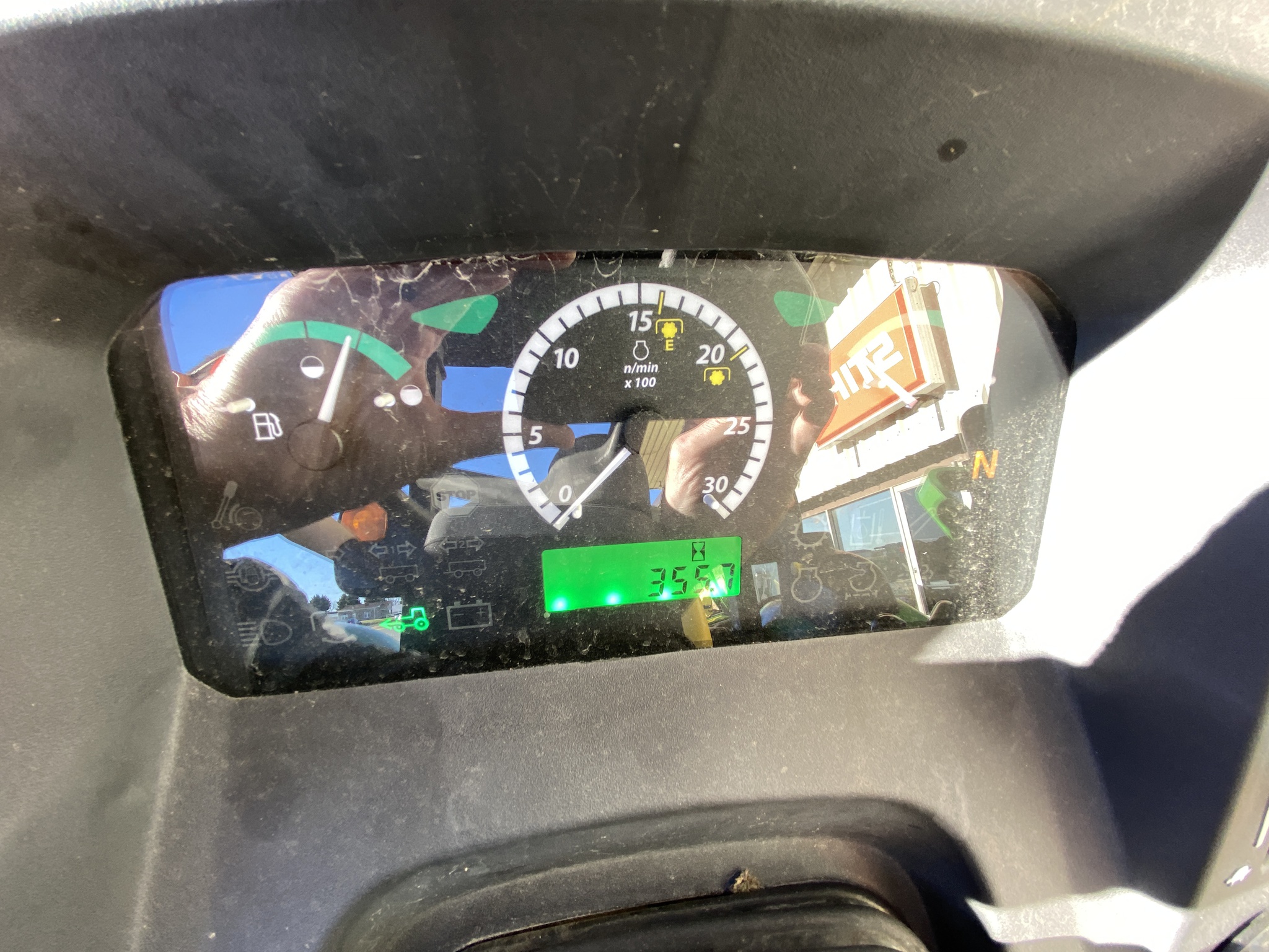 2015 John Deere 5065E Image 7