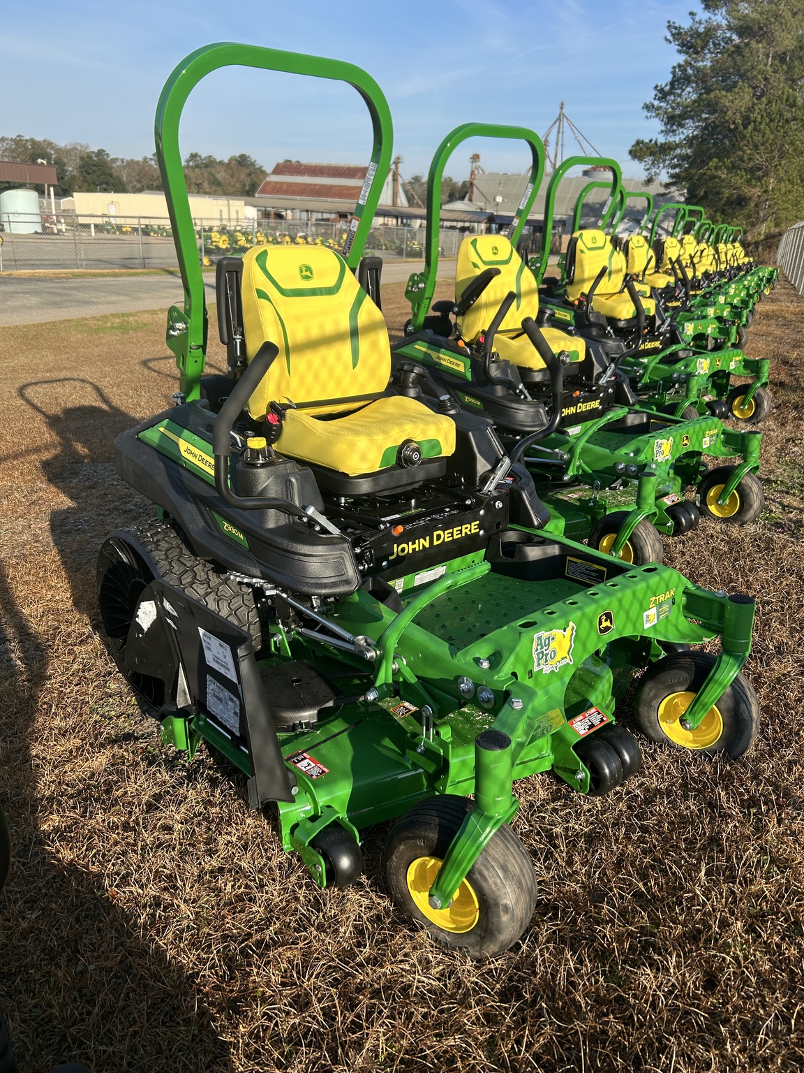 2025 John Deere Z930M Image 2